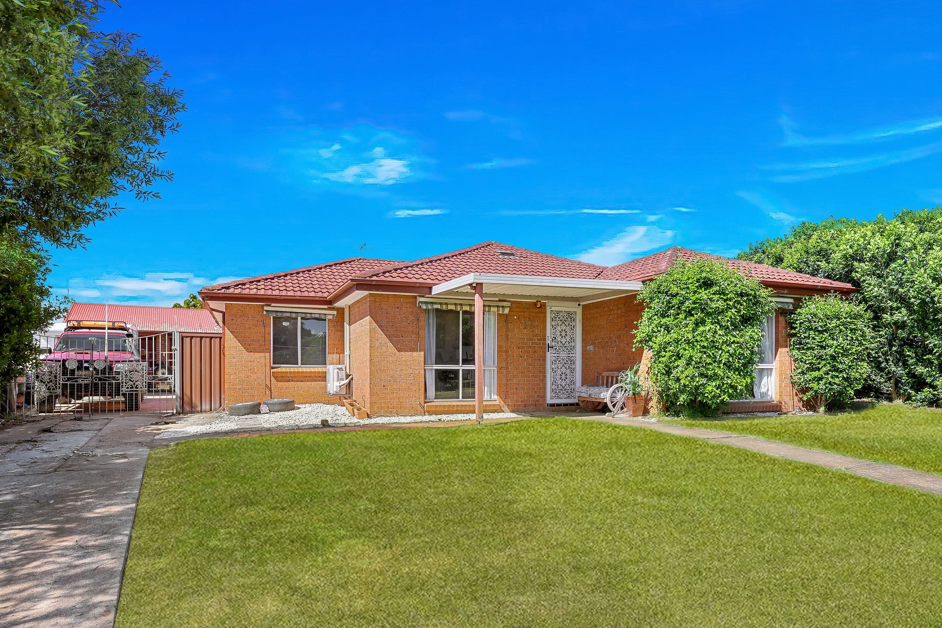 17 Hamlet Crescent, Rosemeadow NSW 2560, Rosemeadow - Image 1