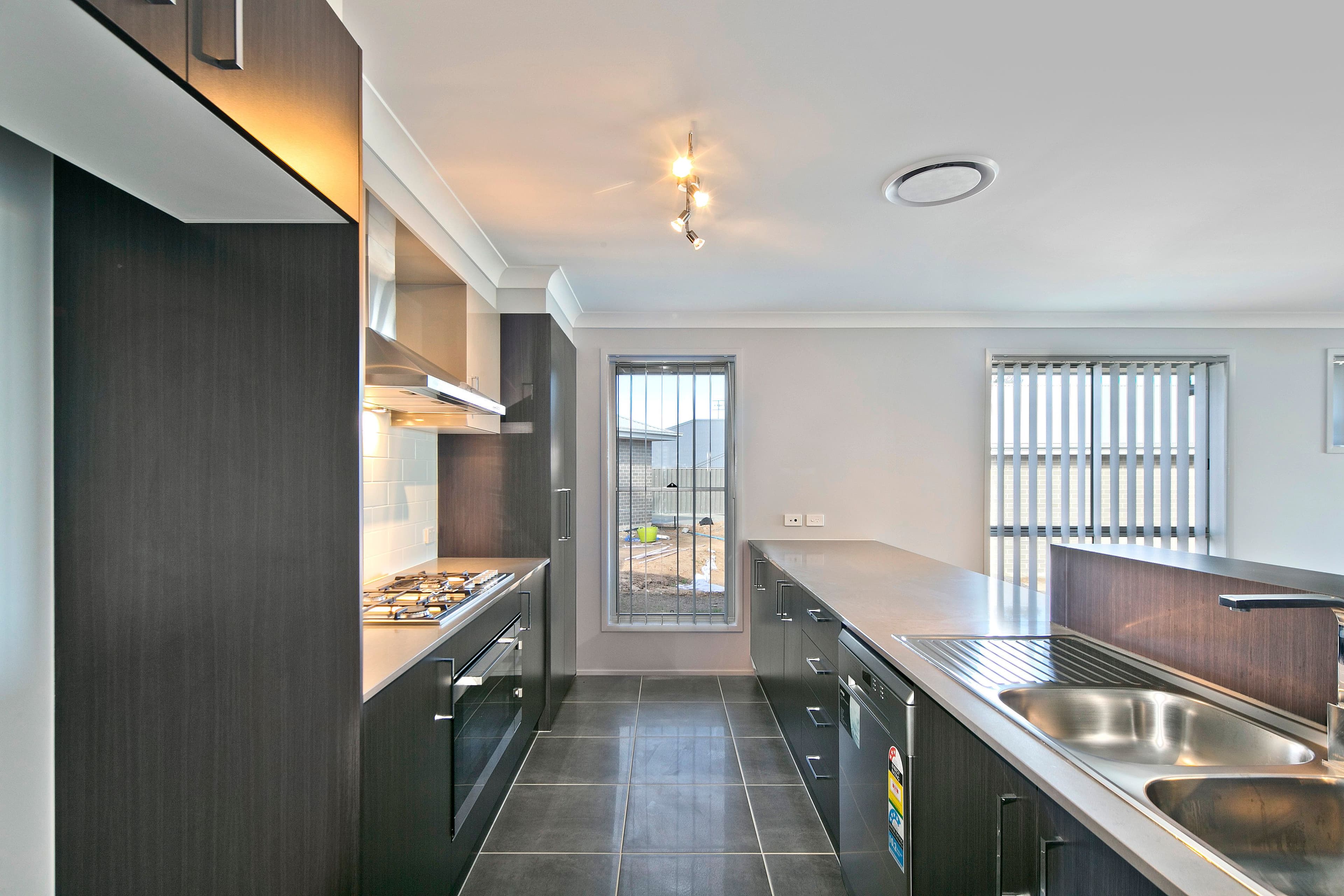6 Huxtable Place, Goulburn - Thumbnail 2