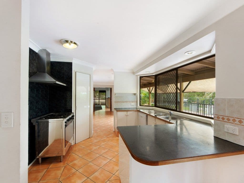 8 Mendooran Court, Oxenford QLD 4210, Oxenford - Thumbnail 6