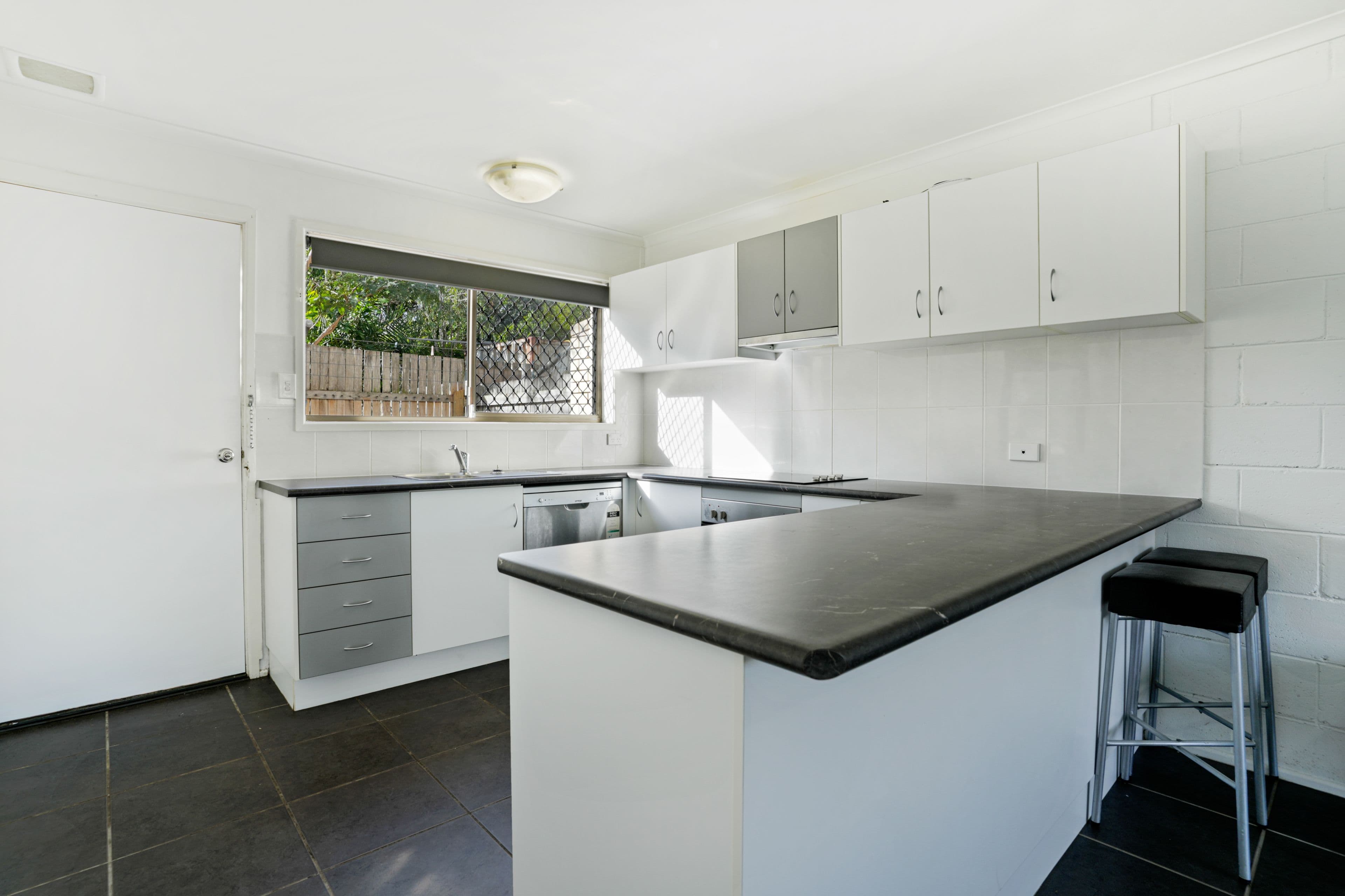 2/68 Ann Street, South Gladstone QLD 4680, South Gladstone - Thumbnail 2