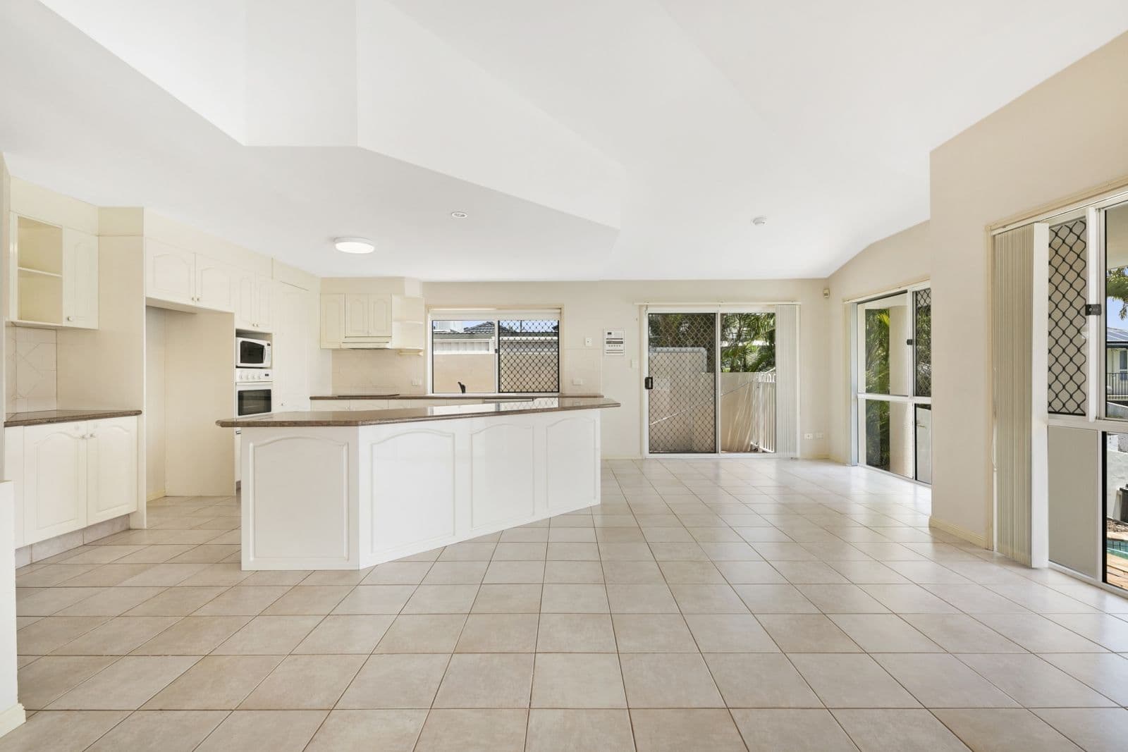 38 Medika Street, Runaway Bay QLD 4216, Runaway Bay - Thumbnail 6