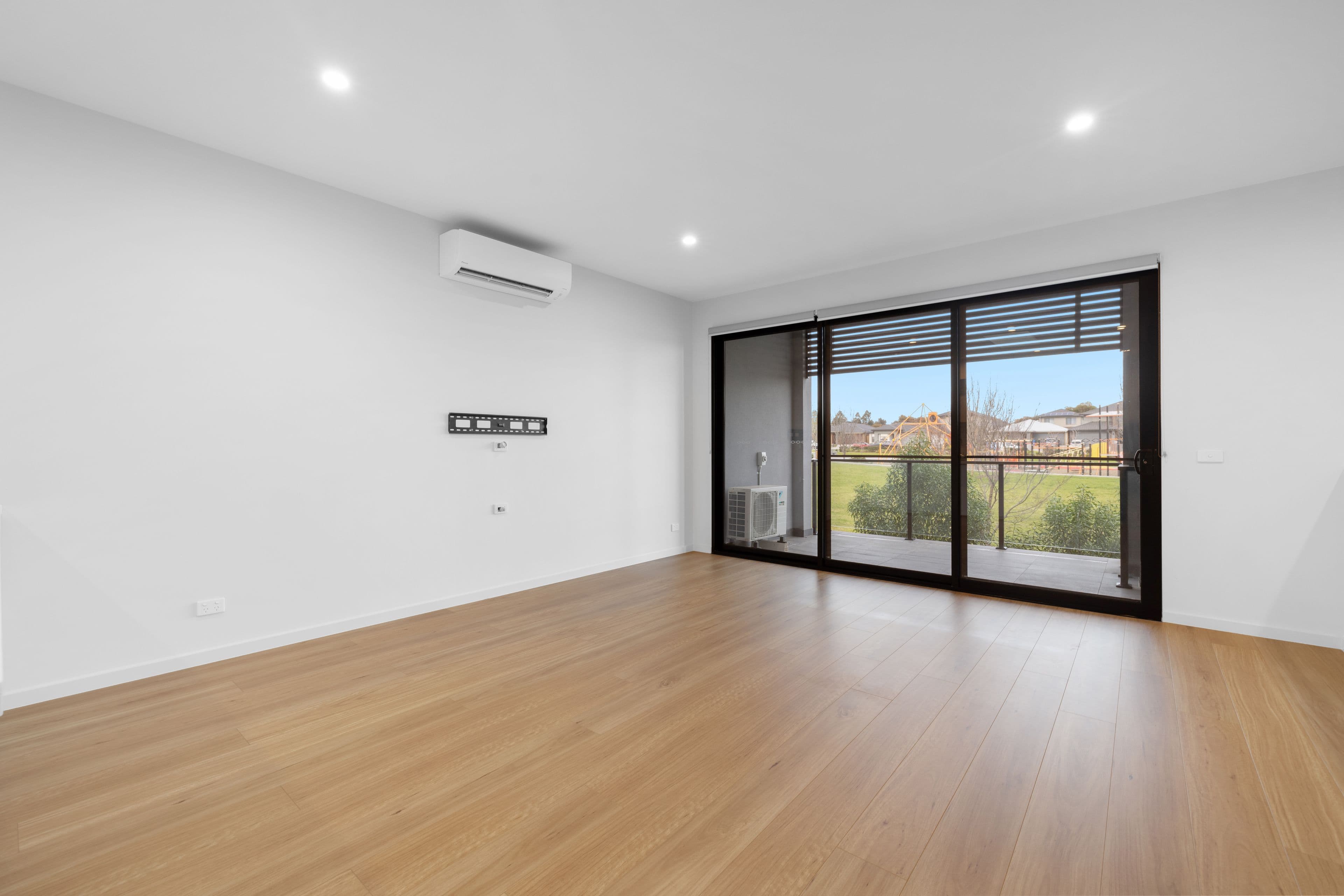 17 Creekview Way, Cranbourne West VIC 3977, Cranbourne West - Thumbnail 4
