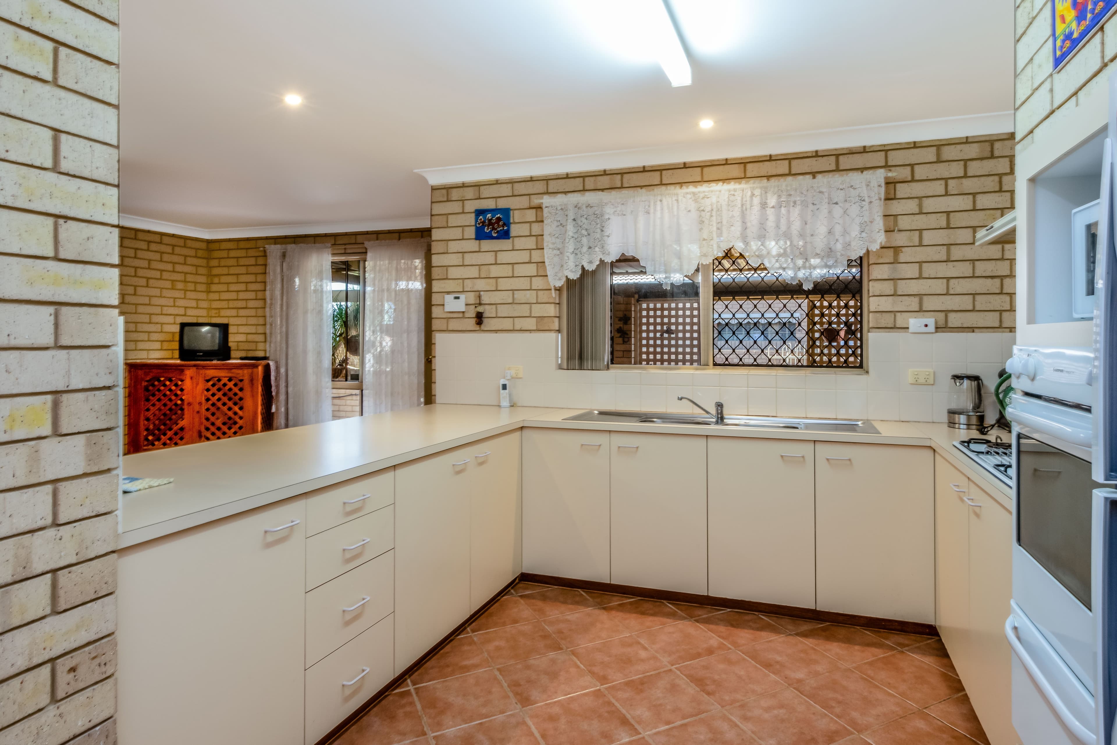 18 Sandown Close, Tarcoola Beach WA 6530, Tarcoola Beach - Thumbnail 3