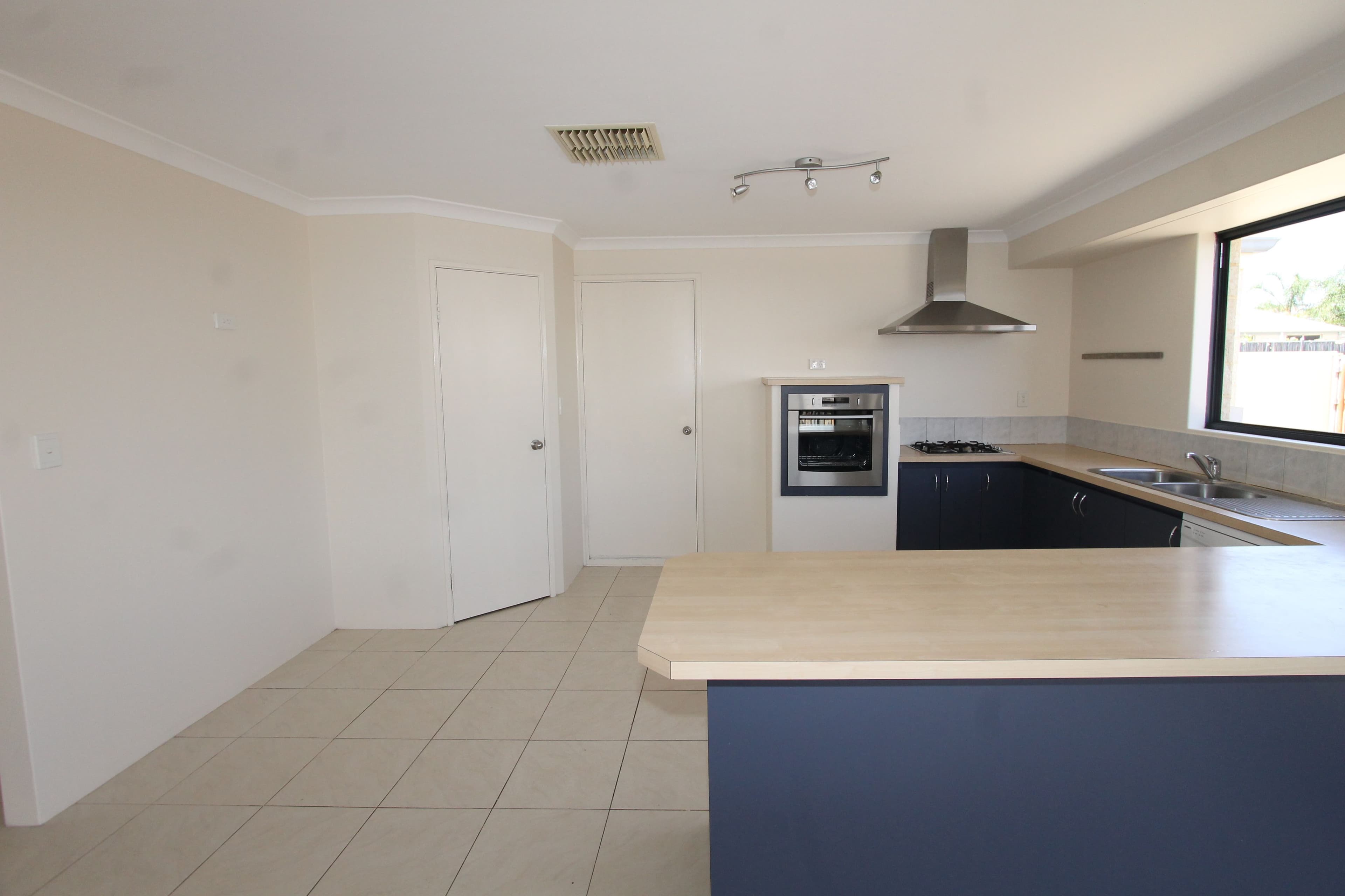 15 Lissadell Terrace, Ellenbrook WA 6069, Ellenbrook - Thumbnail 7