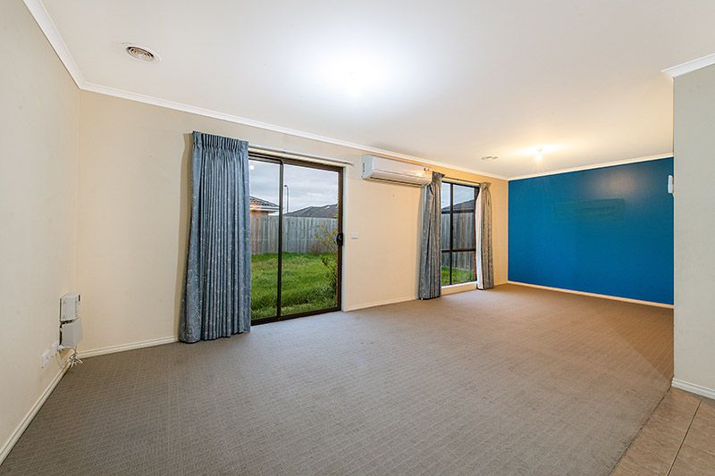 8 Danae Place, Cranbourne West VIC 3977, Cranbourne West - Thumbnail 3