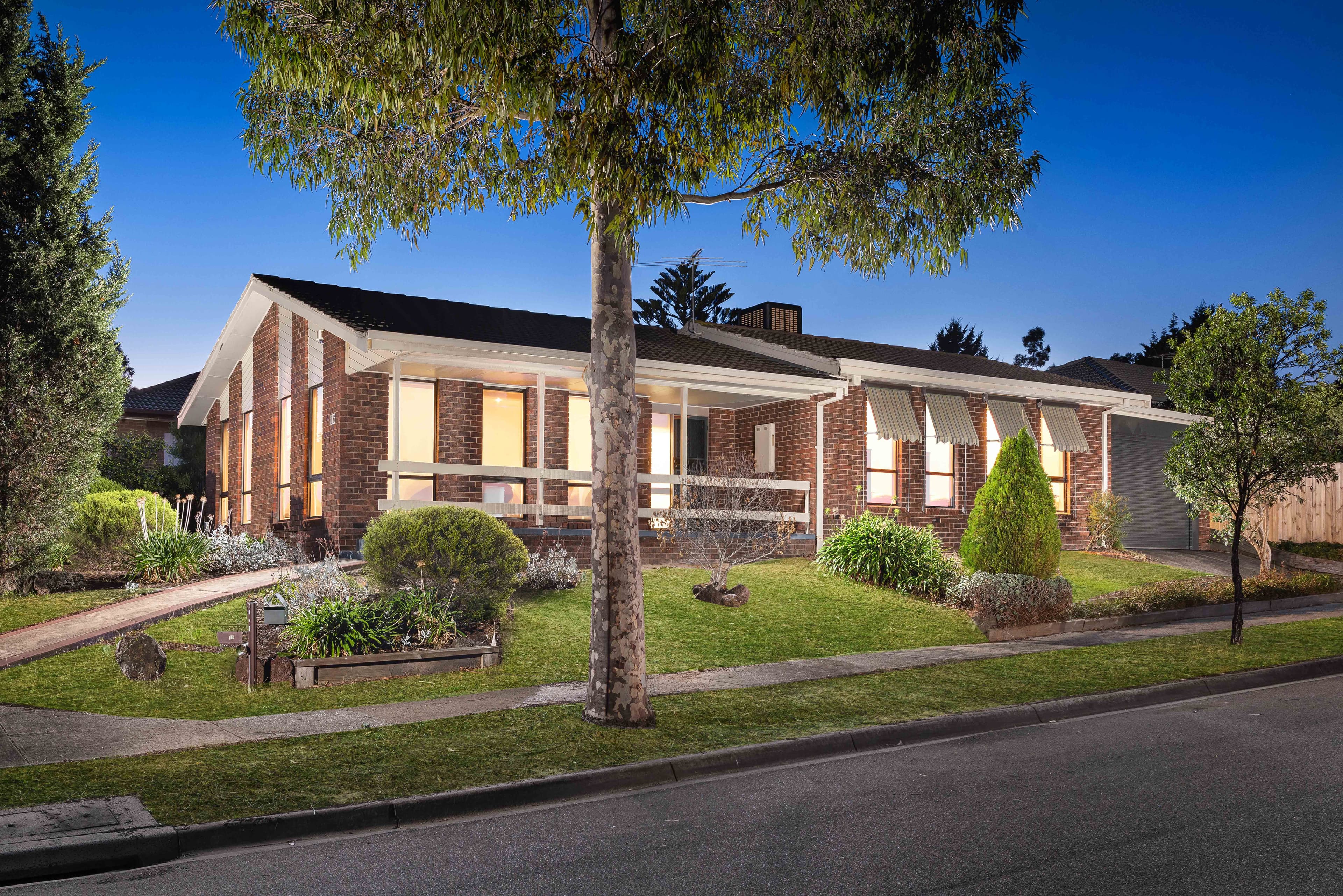 16 Flemington Drive, Mill Park VIC 3082, Mill Park - Thumbnail 2