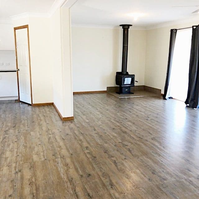 69 Fairway Drive, Tumut - Thumbnail 5