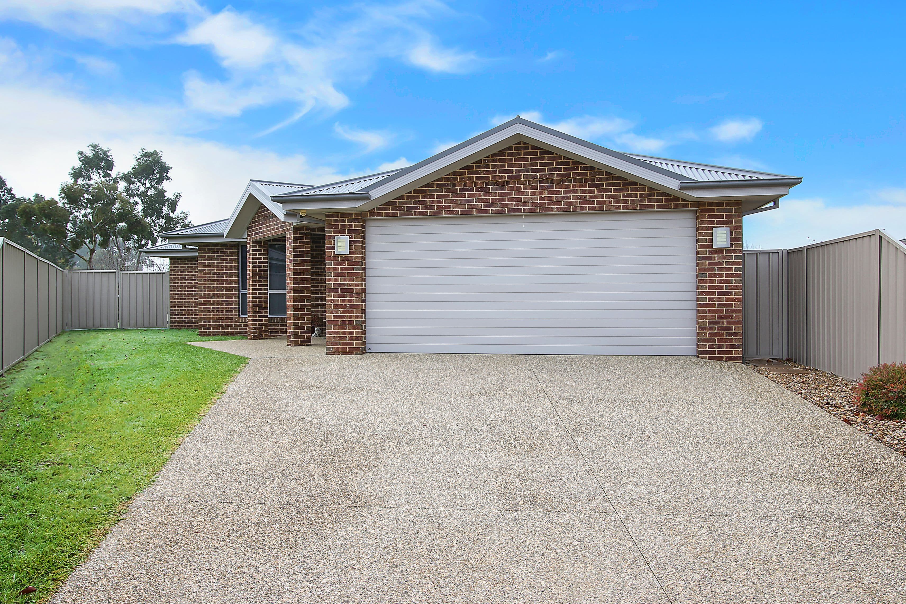 12 Sarah Court, Howlong - Image 1