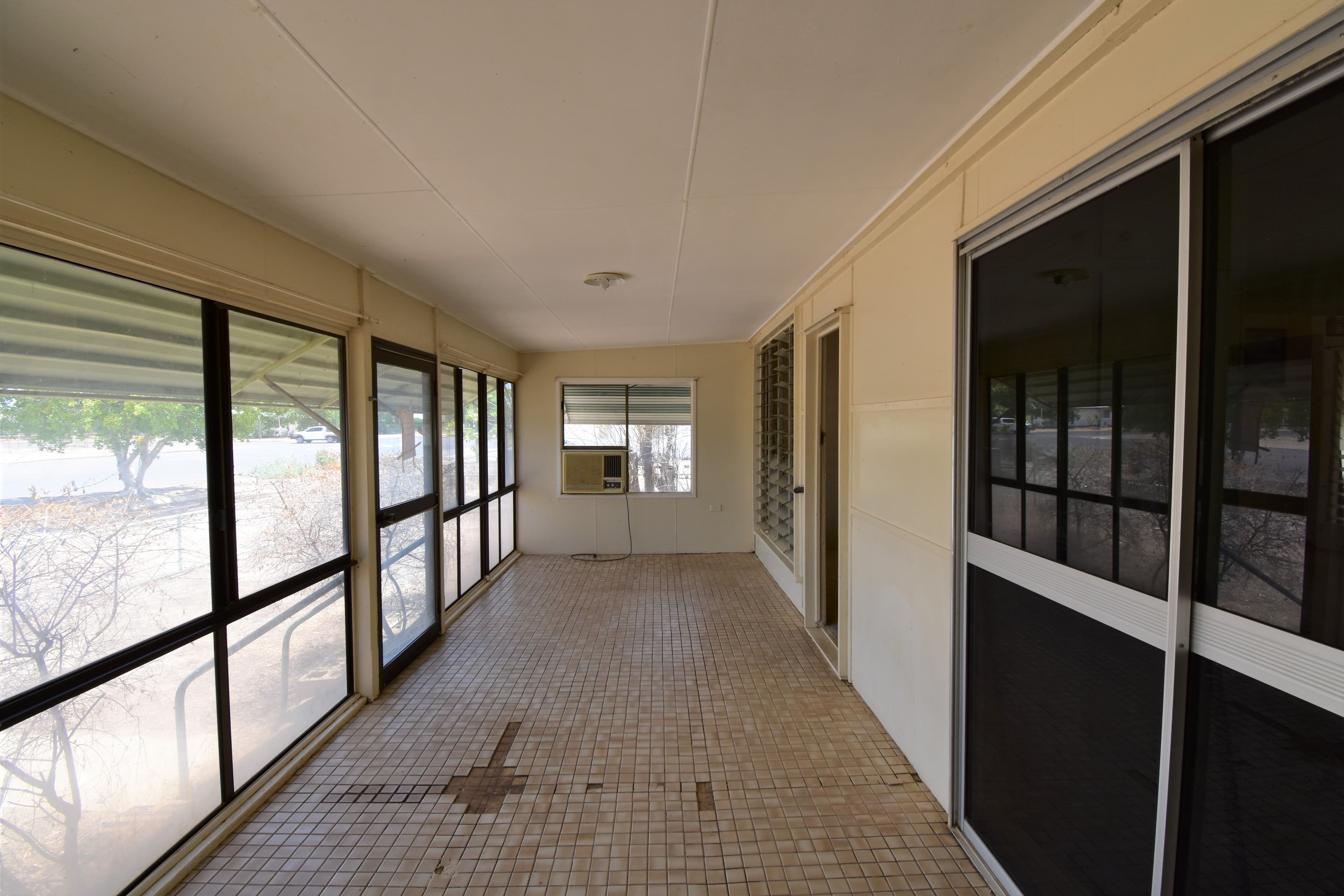 33 Vindex Street, Winton QLD 4735, Winton - Thumbnail 2