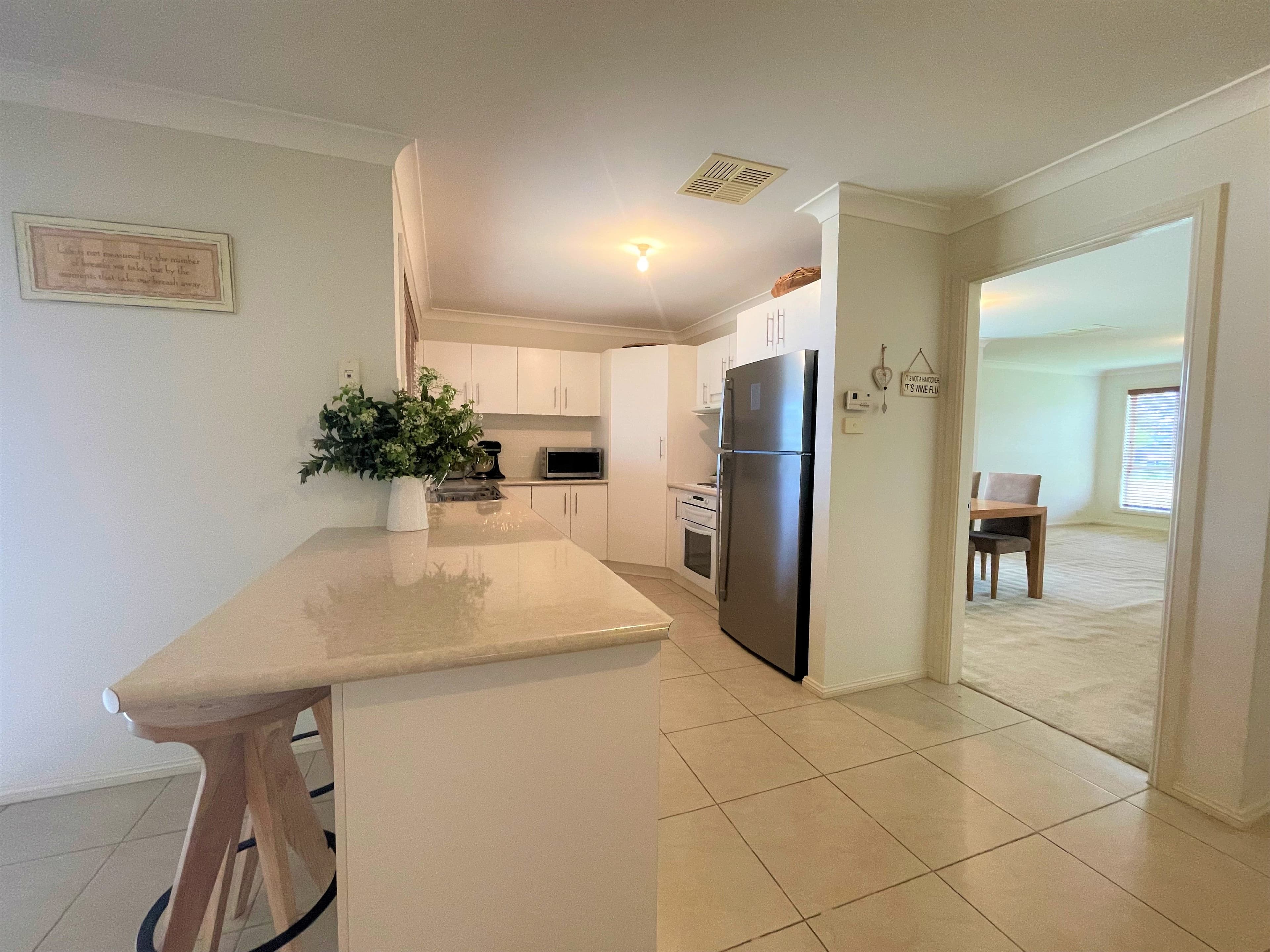 9 Hargreaves Crescent, Young NSW 2594, Young - Thumbnail 2
