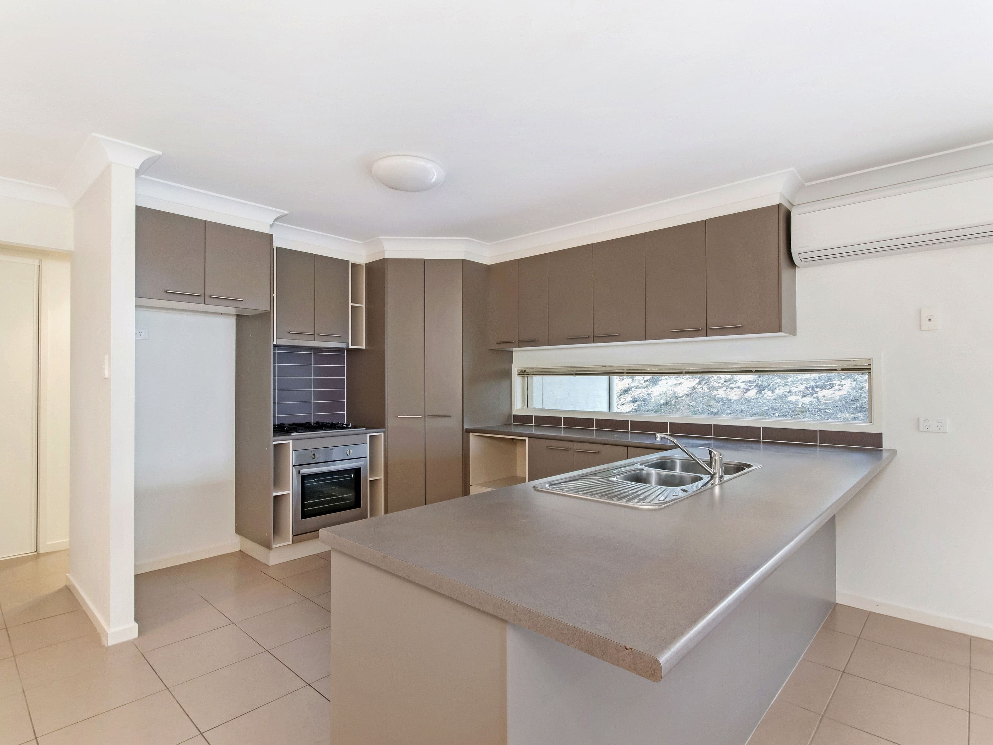 33 Barrington Street, Upper Coomera QLD 4209, Upper Coomera - Thumbnail 7