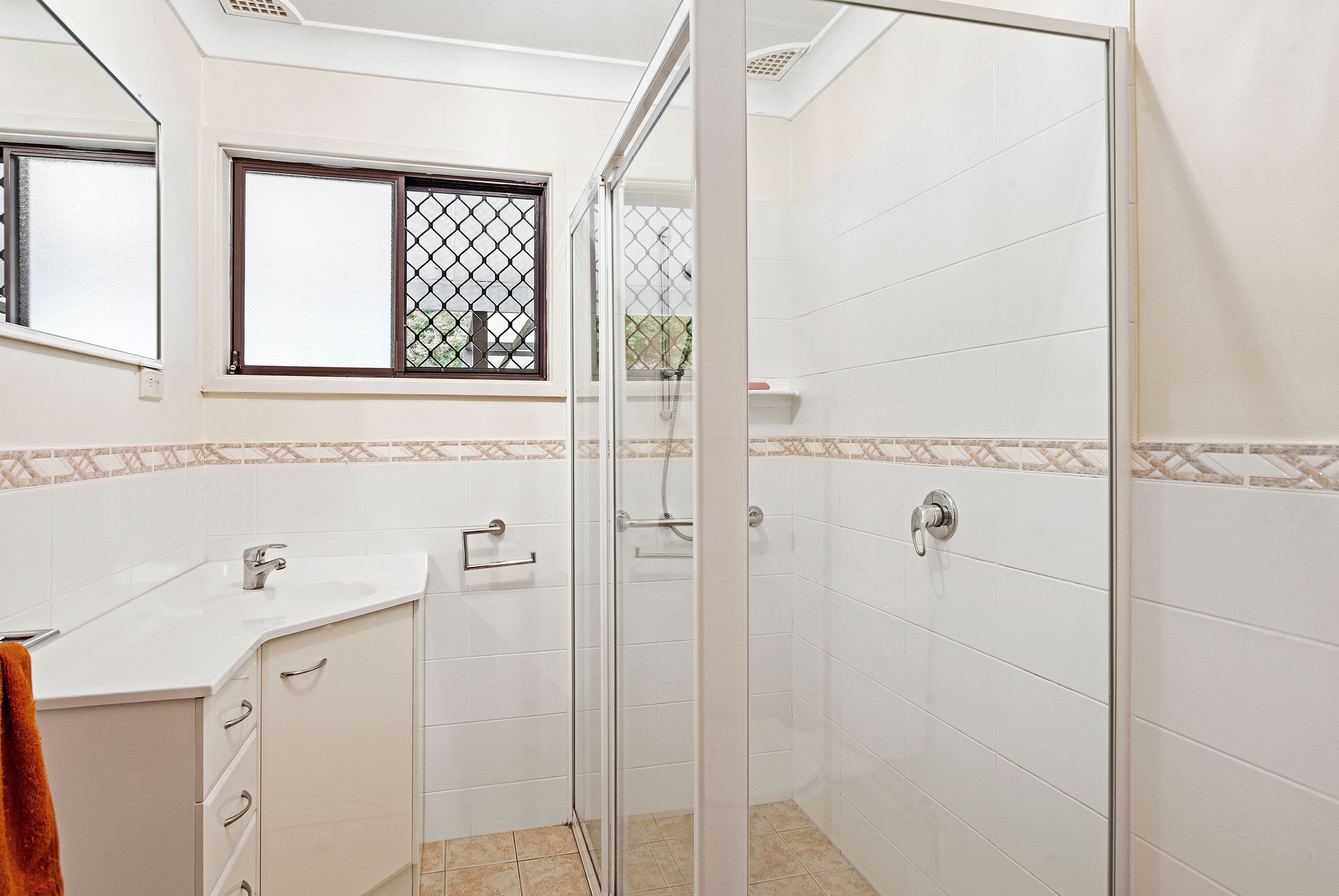 233 Cygnet Drive, Berkeley Vale NSW 2261, Berkeley Vale - Thumbnail 6