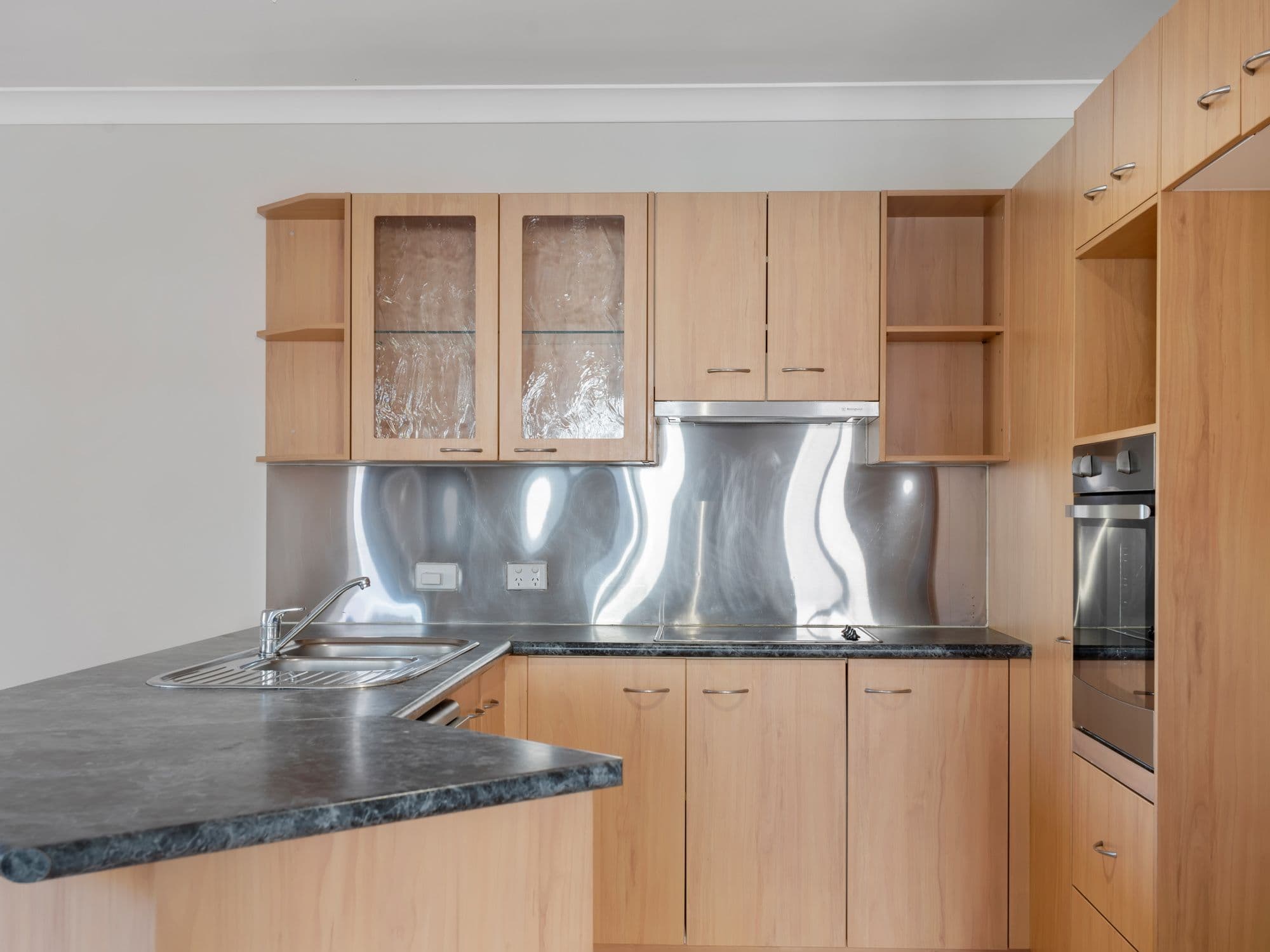 120 Pohlman Street, Southport QLD 4215, Southport - Thumbnail 4