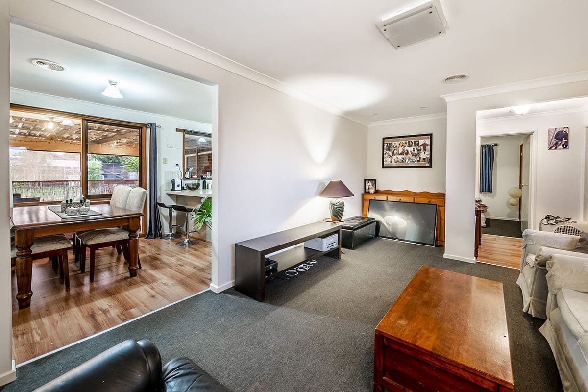 15 Jindalee Gardens, Cranbourne West VIC 3977, Cranbourne West - Thumbnail 3