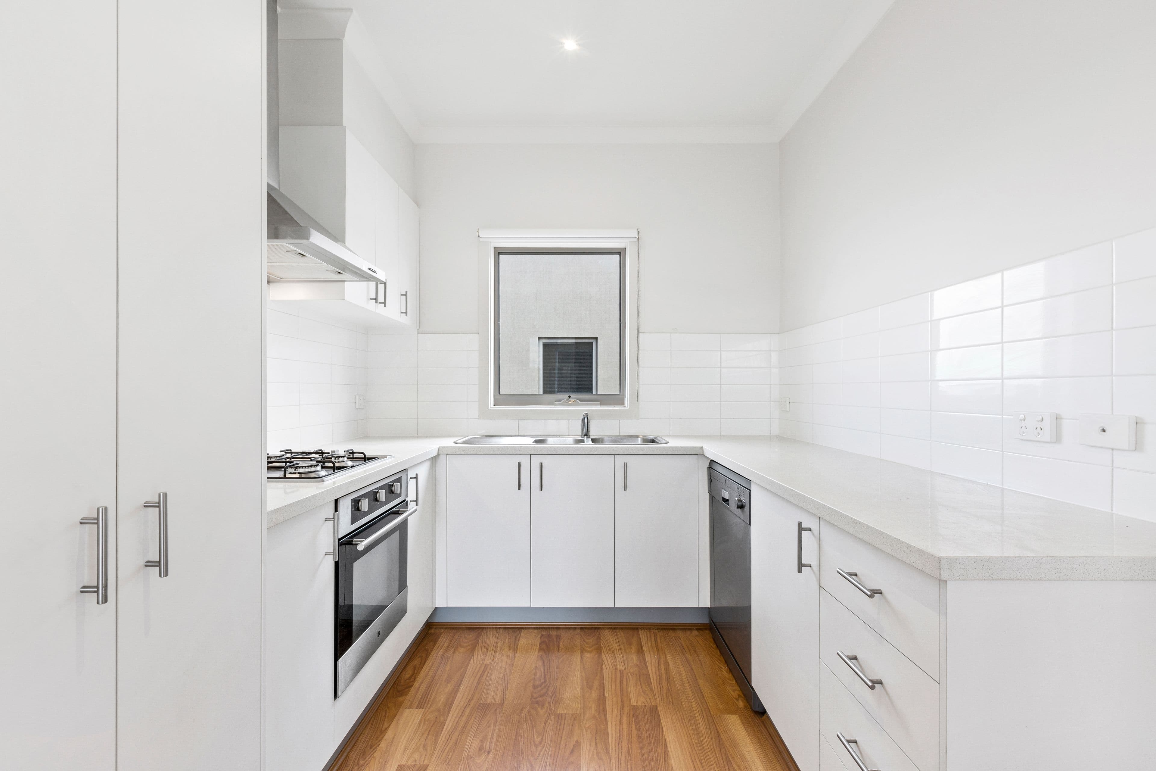 38 Edgeware Close, Pakenham VIC 3810, Pakenham - Thumbnail 2