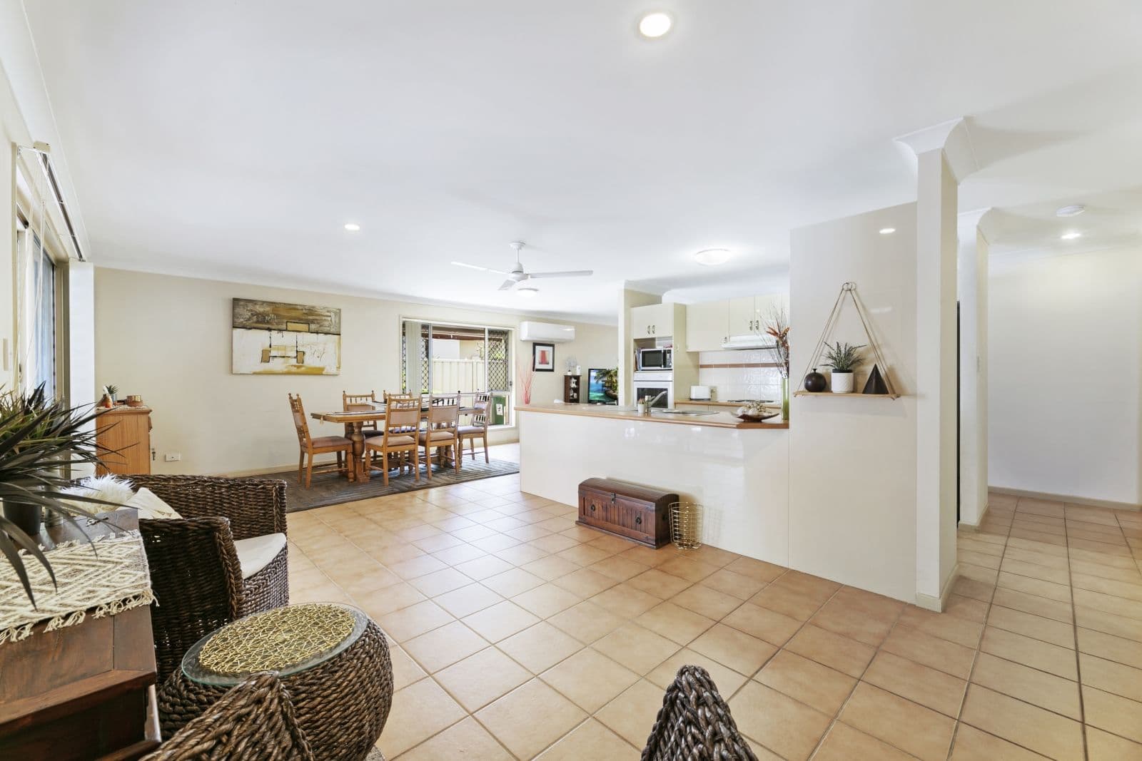16 Christina Ryan Way, Arundel QLD 4214, Arundel - Thumbnail 3