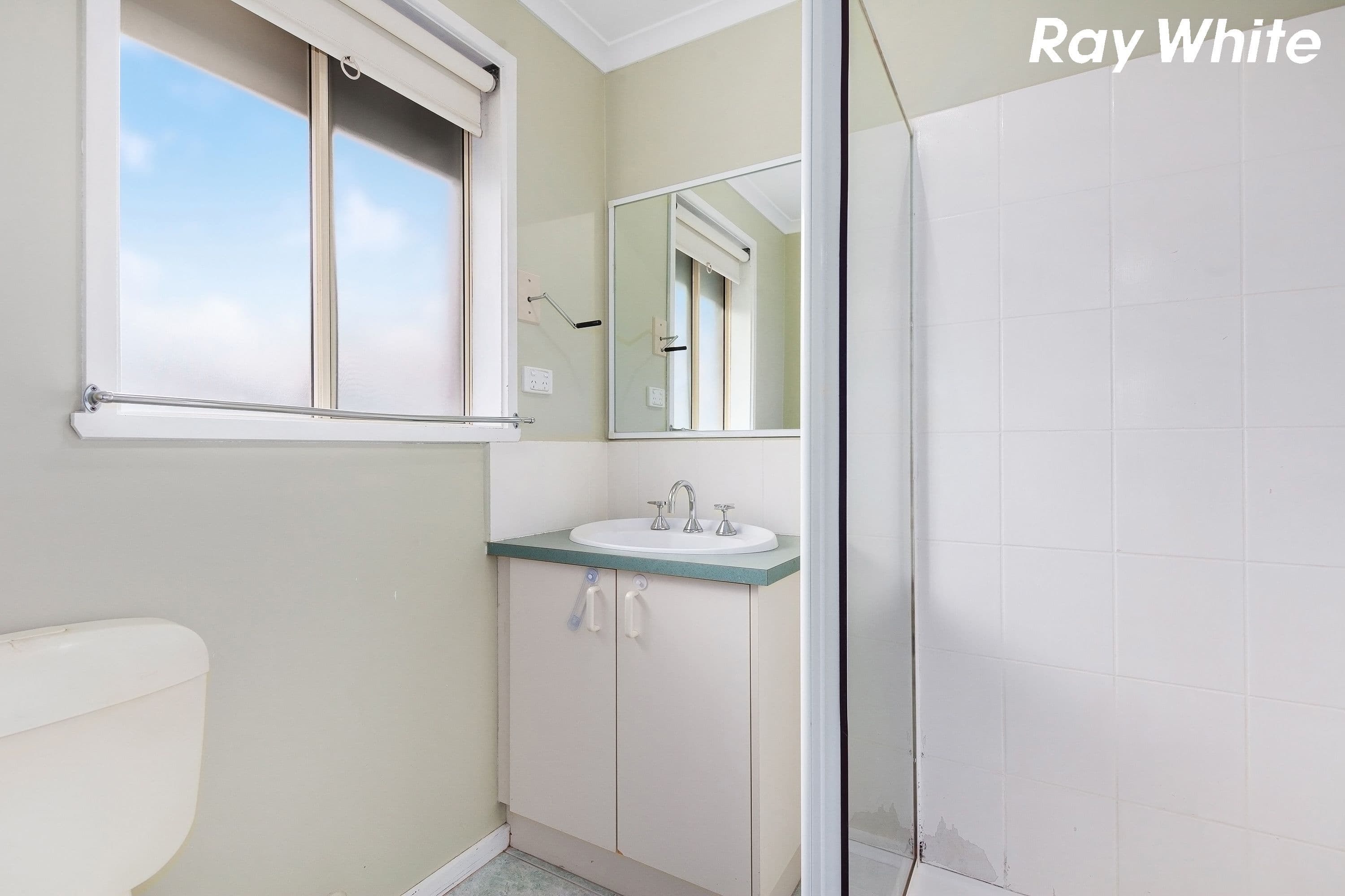 8 Claire Close, Pakenham VIC 3810, Pakenham - Thumbnail 4