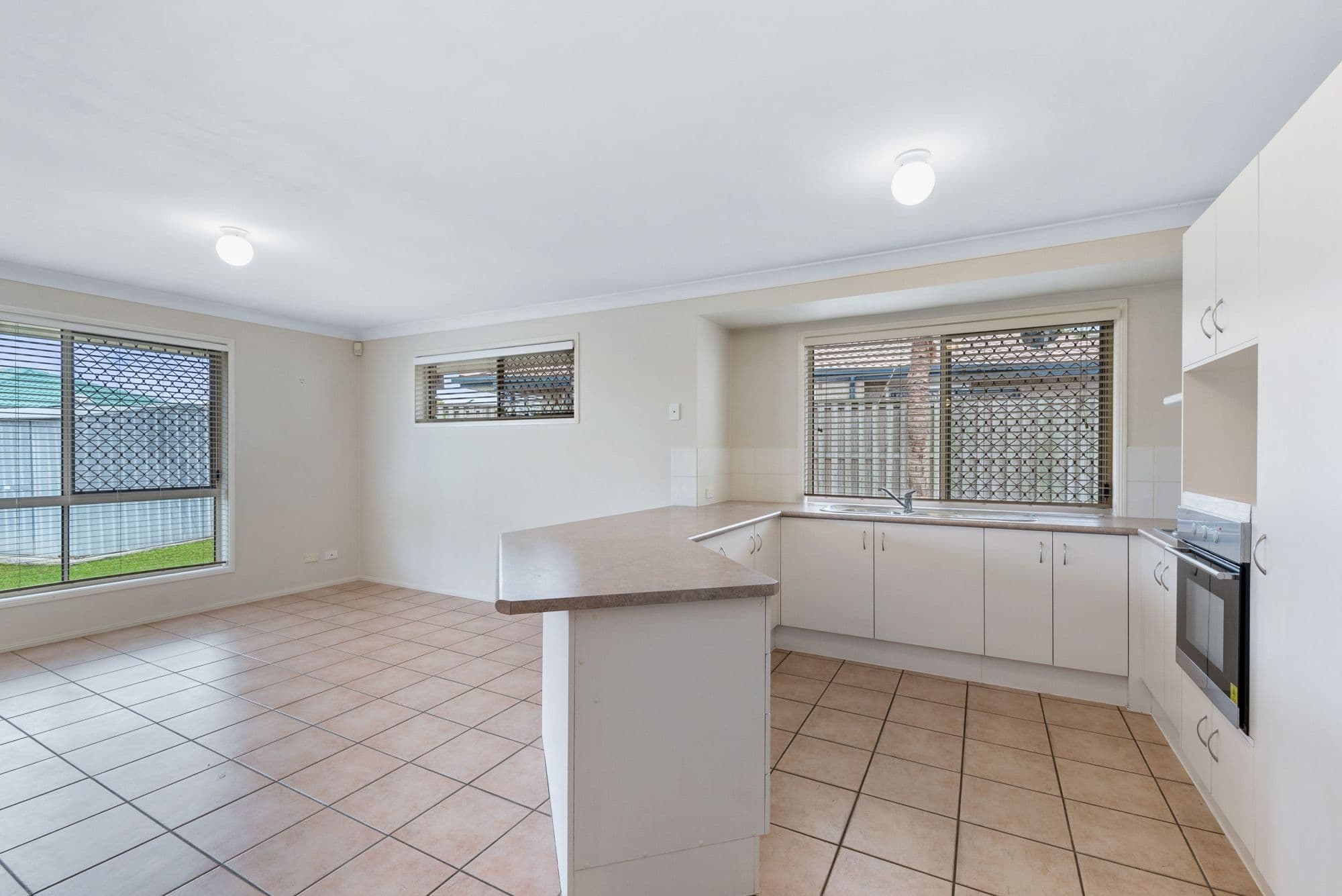 31 Kevin Street, Deception Bay QLD 4508, Deception Bay - Thumbnail 4