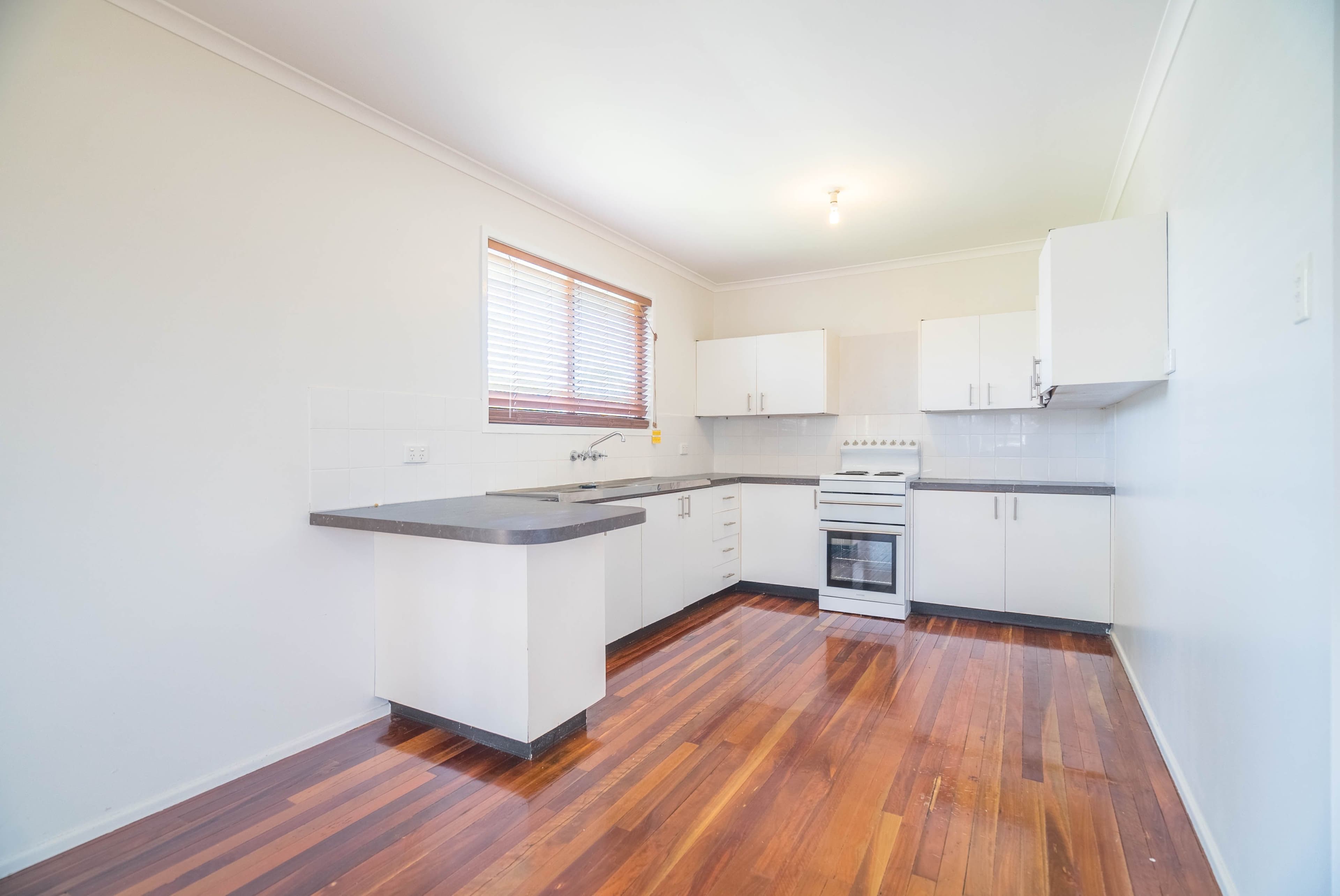 8 Skinner Crescent, Silkstone QLD 4304, Silkstone - Thumbnail 8