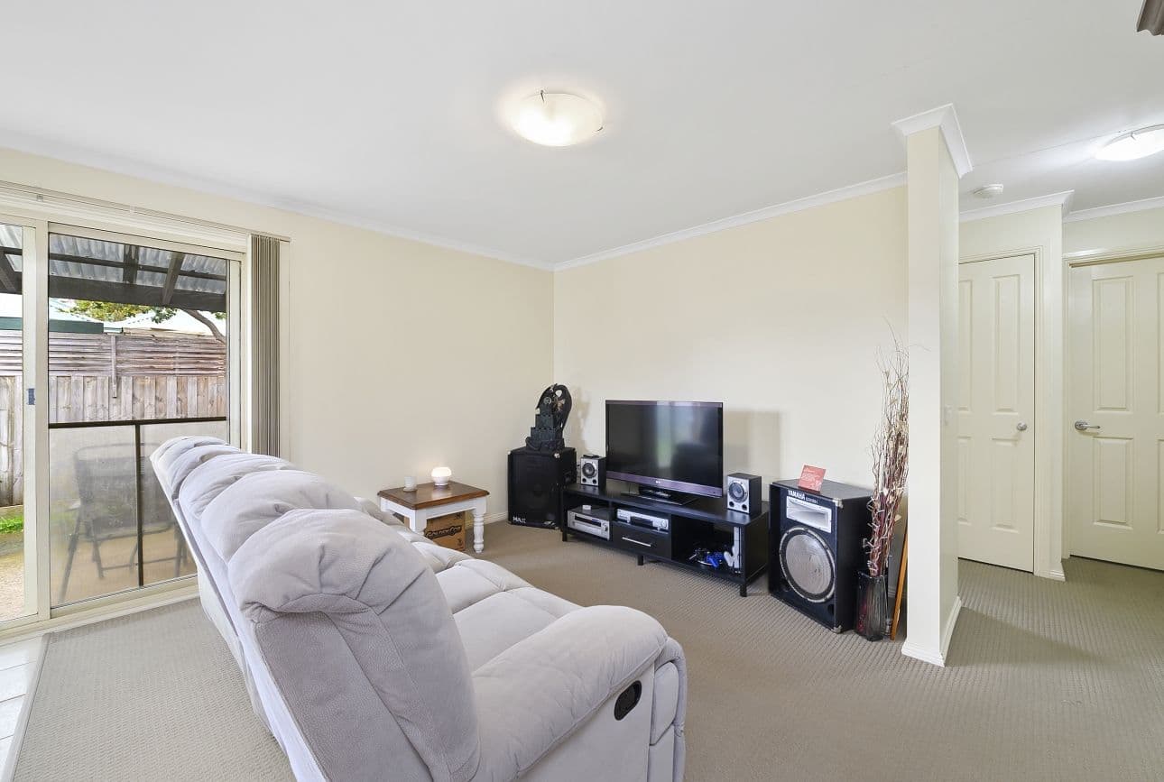 32 Myrtle Grove, North Shore VIC 3214, North Shore - Thumbnail 2