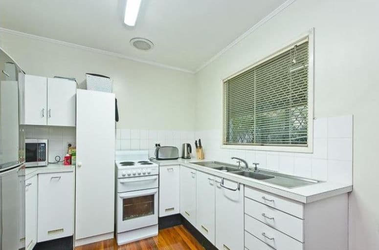 3 Leura Grove, Ferny Hills QLD 4055, Ferny Hills - Thumbnail 4