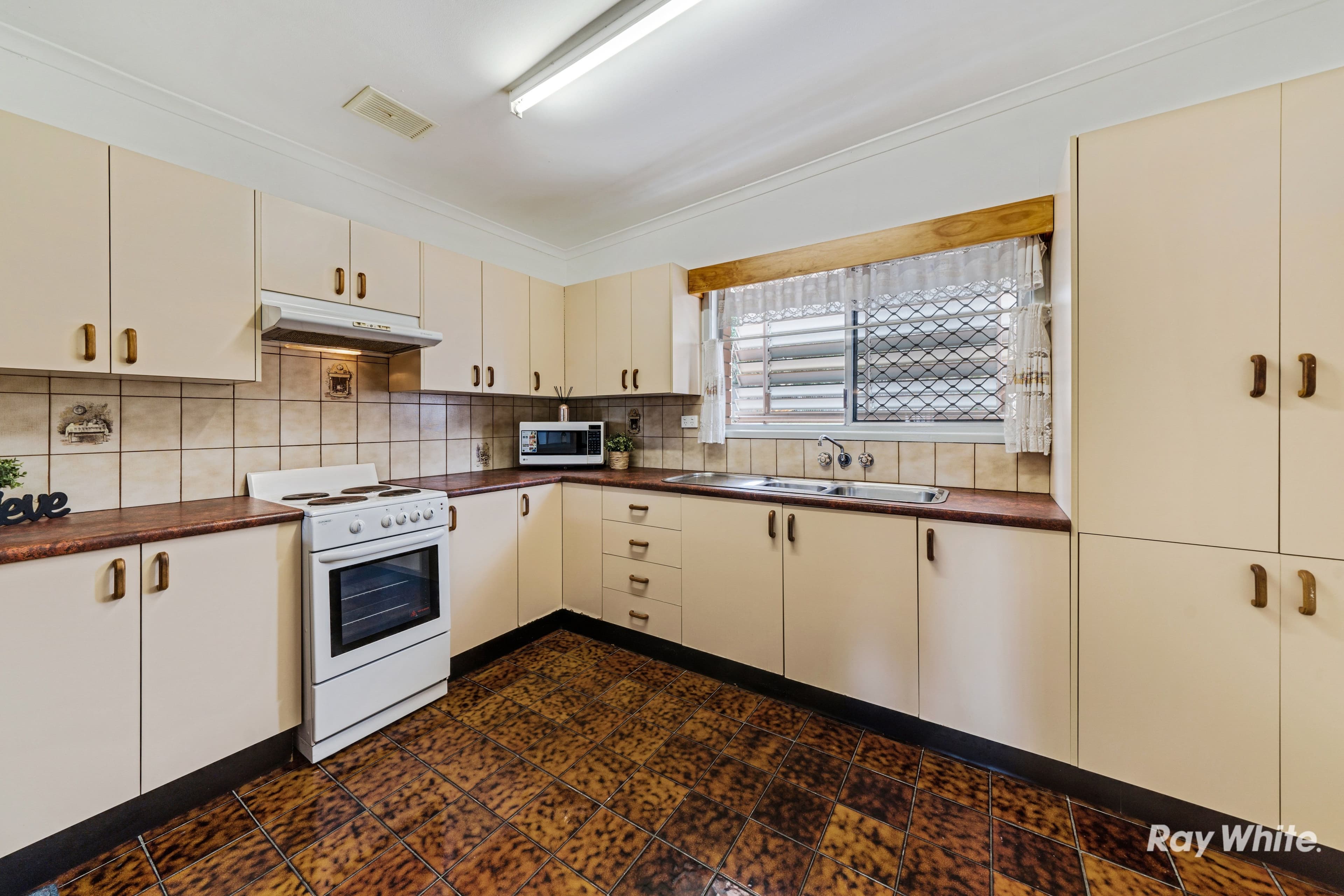 16 Kelly Street, Eagleby QLD 4207, Eagleby - Thumbnail 2
