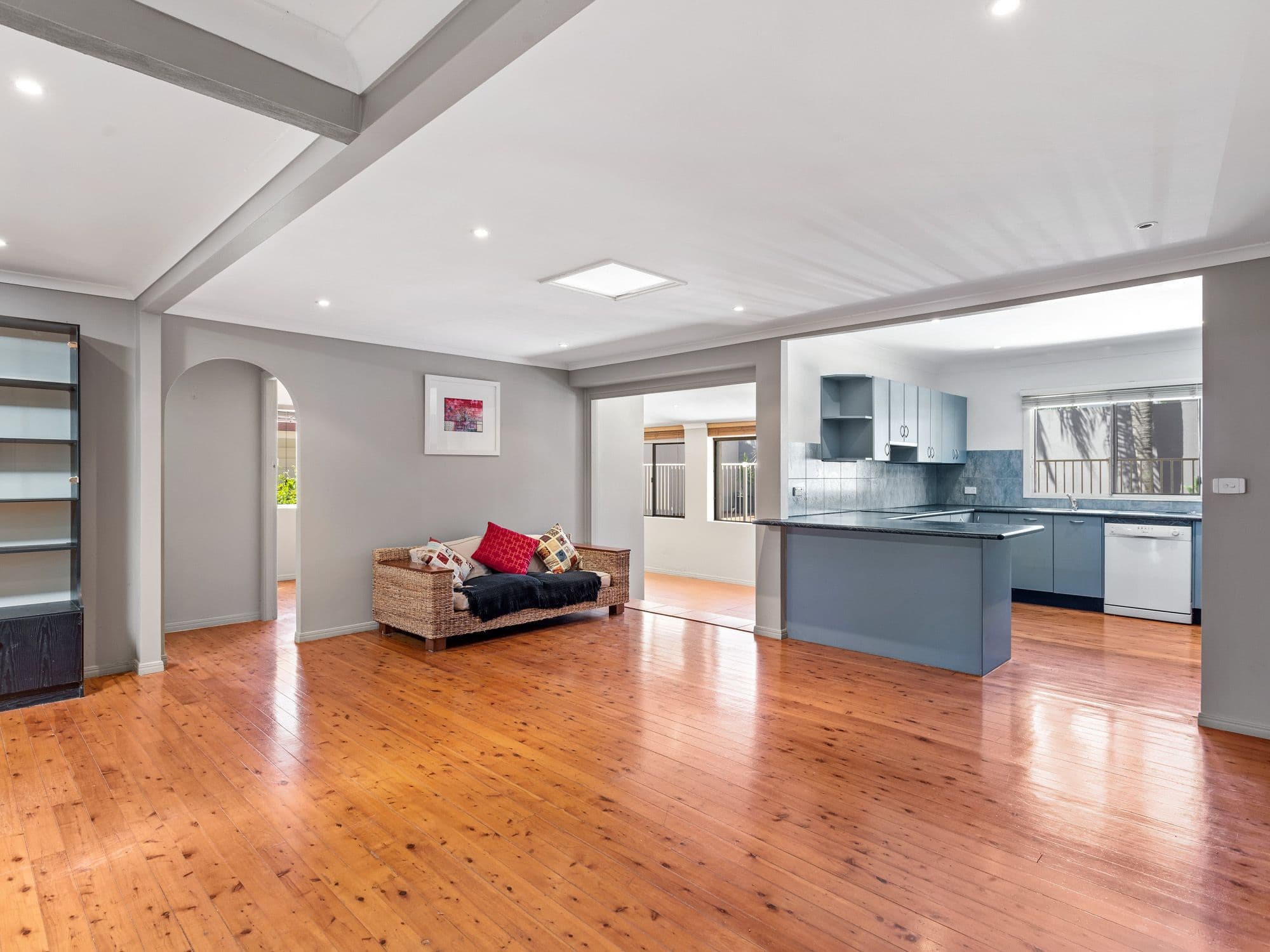 27 Cooleroo Crescent, Southport QLD 4215, Southport - Thumbnail 4