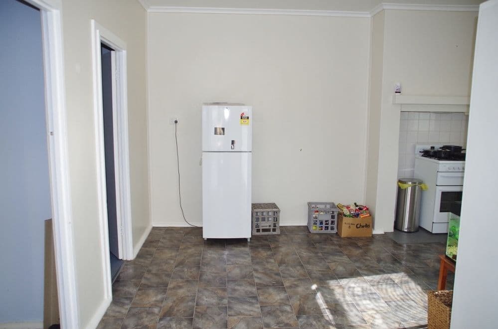 10 Twentieth Street, Renmark SA 5341, Renmark - Thumbnail 5