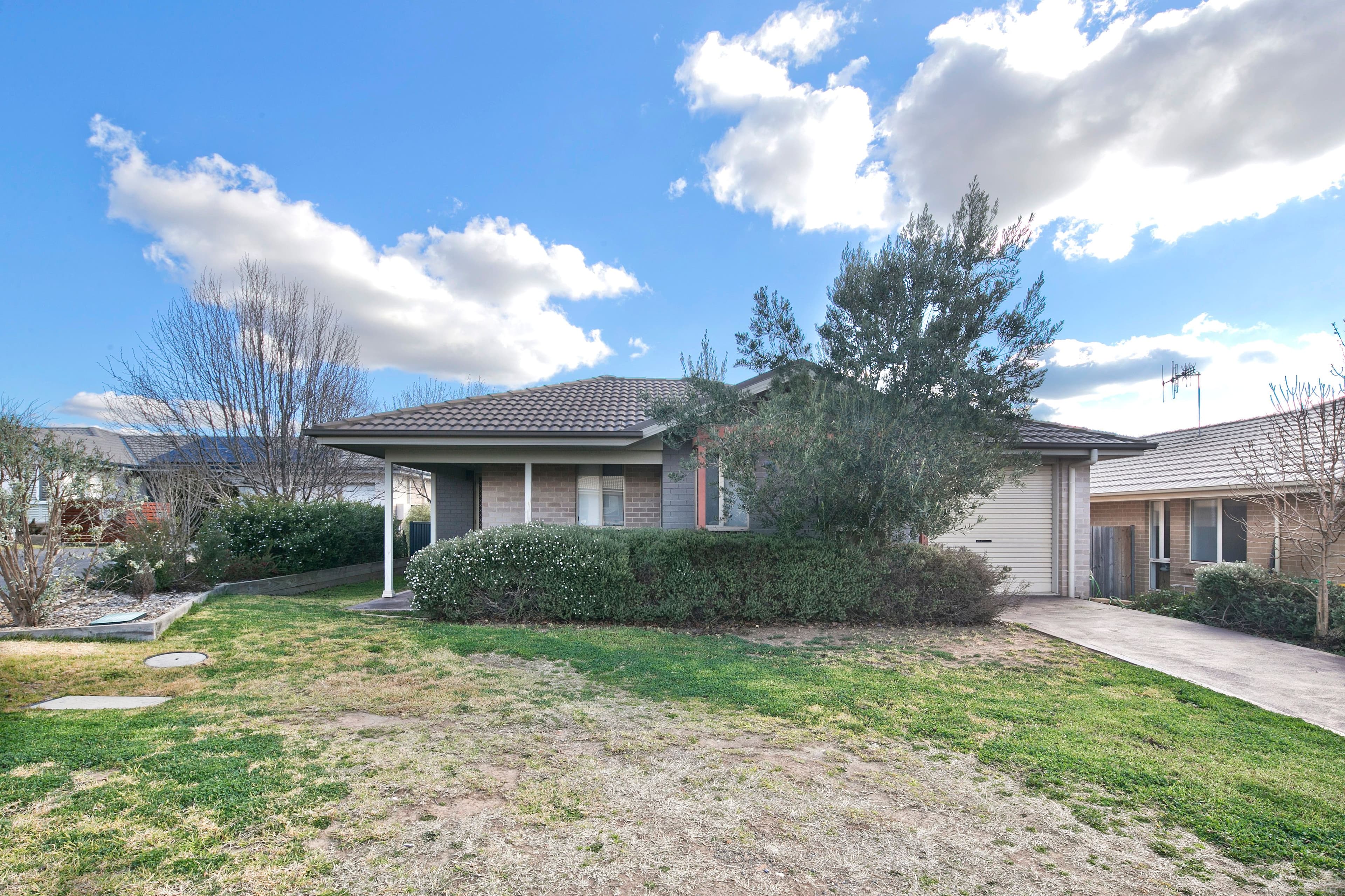 8 Spadacini Place, Goulburn - Image 1