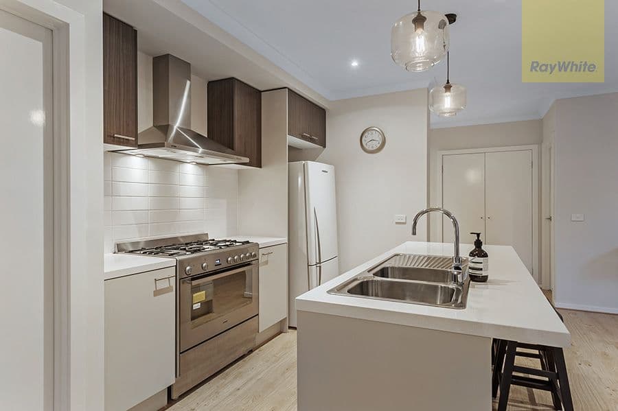 10 Iron Bridge Road, Craigieburn VIC 3064, Craigieburn - Thumbnail 2
