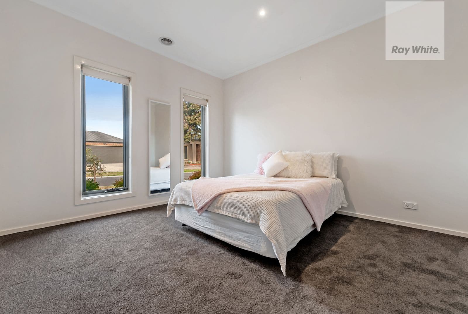 18 Healesville Loop, Craigieburn VIC 3064, Craigieburn - Thumbnail 2