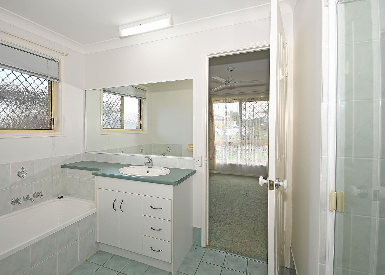 33 Wattle Street, Point Vernon QLD 4655, Point Vernon - Thumbnail 5