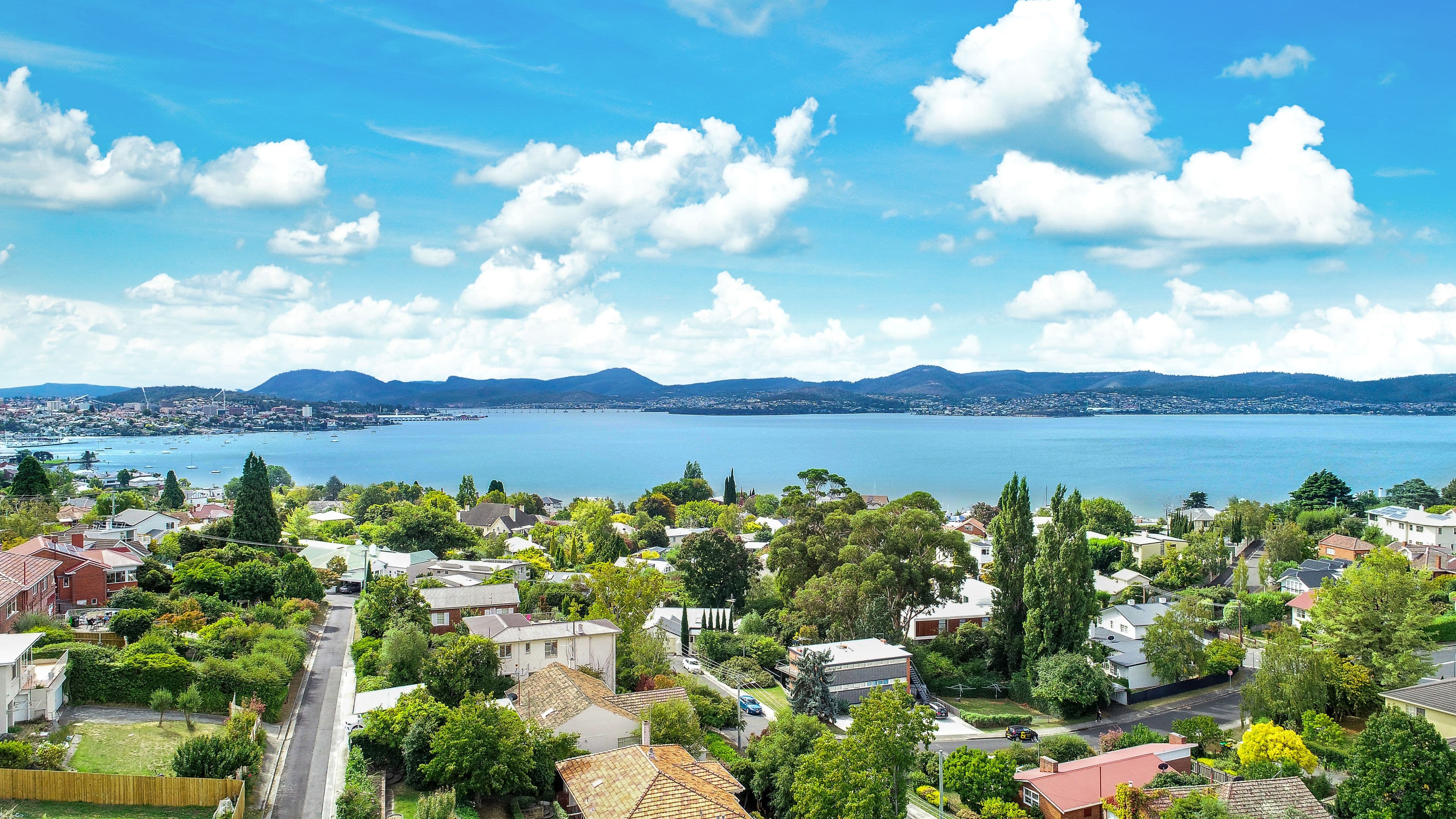 24 Willowdene Avenue, Sandy Bay TAS 7005, Sandy Bay - Thumbnail 2