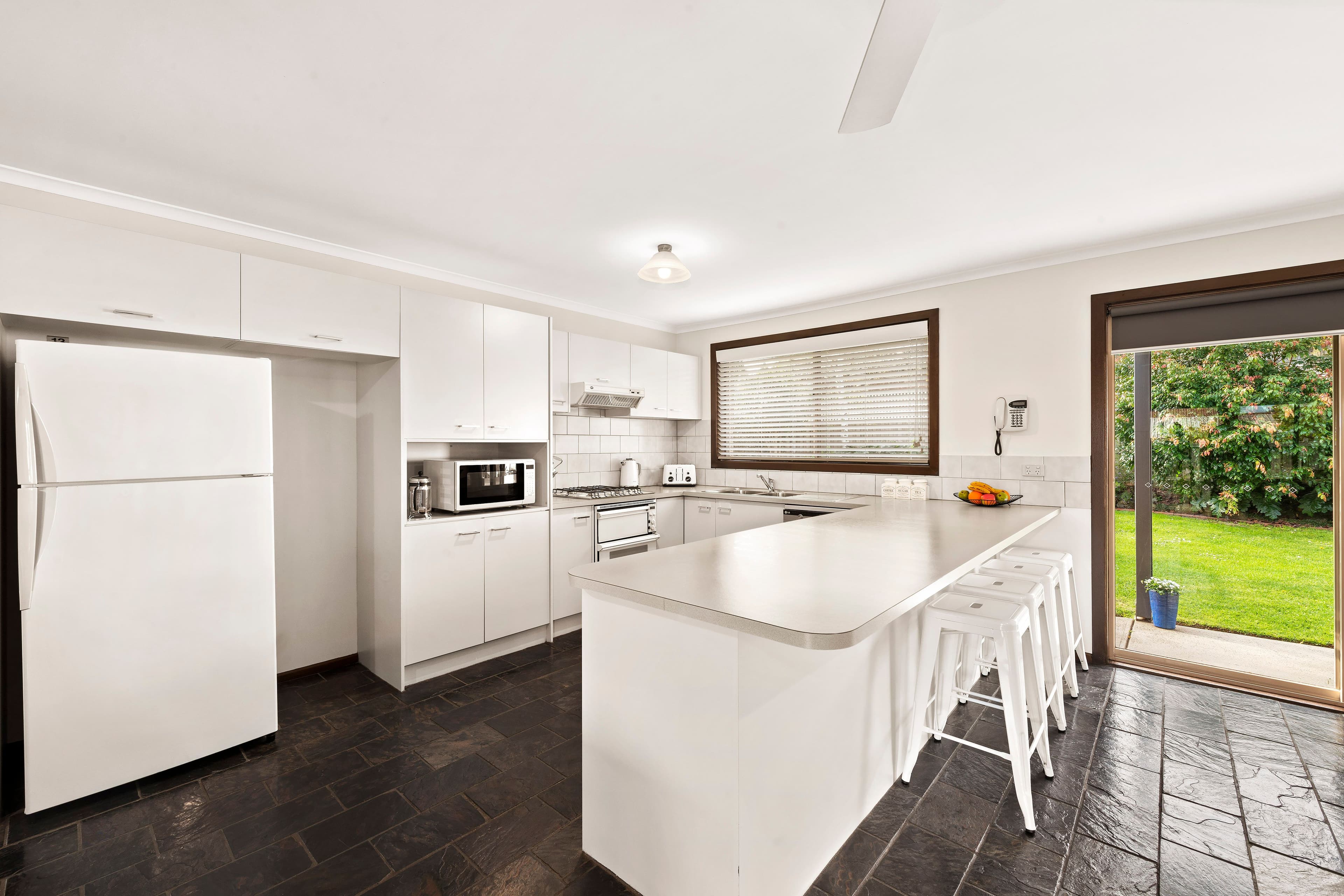 1 Elba Close, Rowville VIC 3178, Rowville - Thumbnail 2