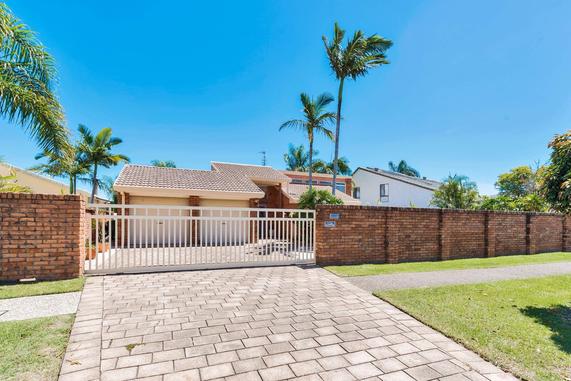 180 Morala Avenue, Runaway Bay QLD 4216, Runaway Bay - Thumbnail 3