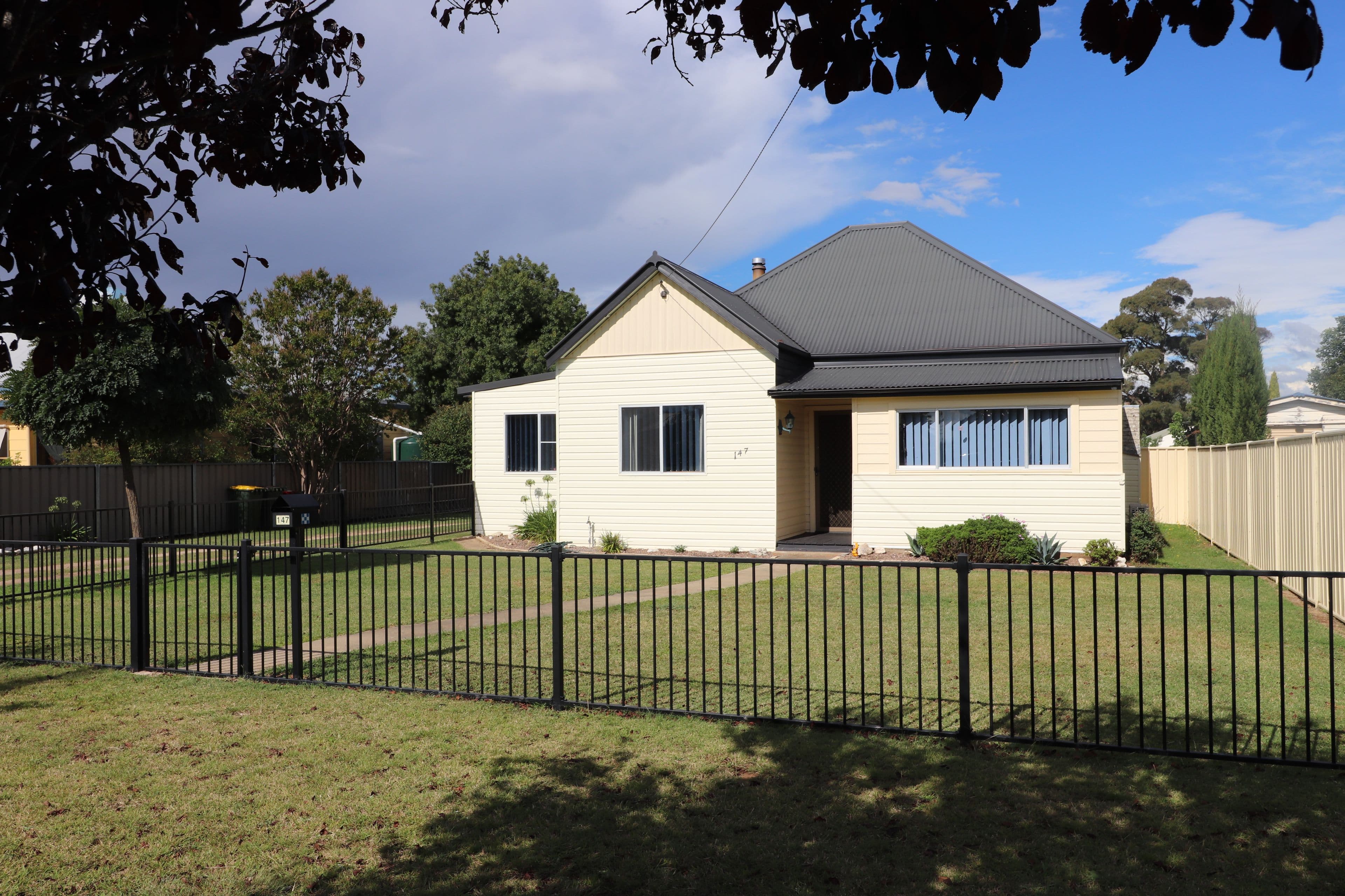 147 Macquarie Street, Glen Innes NSW 2370, Glen Innes - Image 1