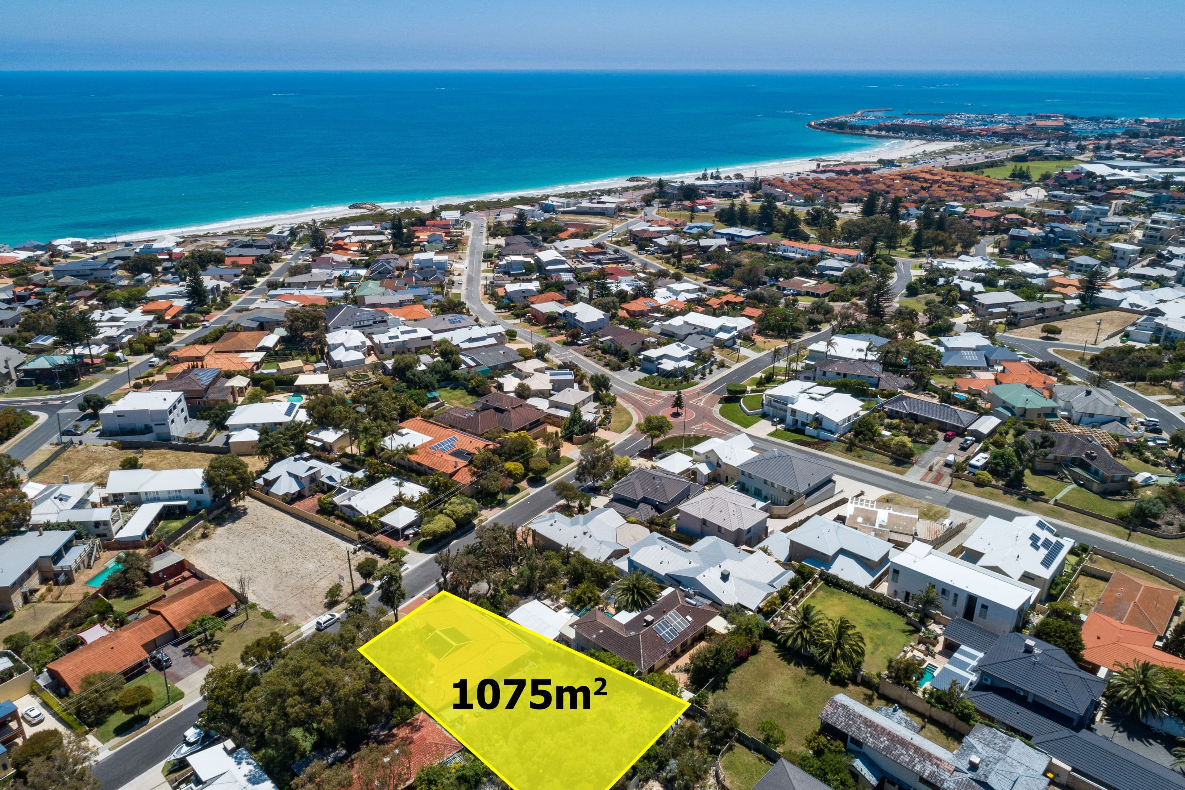 19 Frobisher Avenue, Sorrento WA 6020, Sorrento - Thumbnail 2