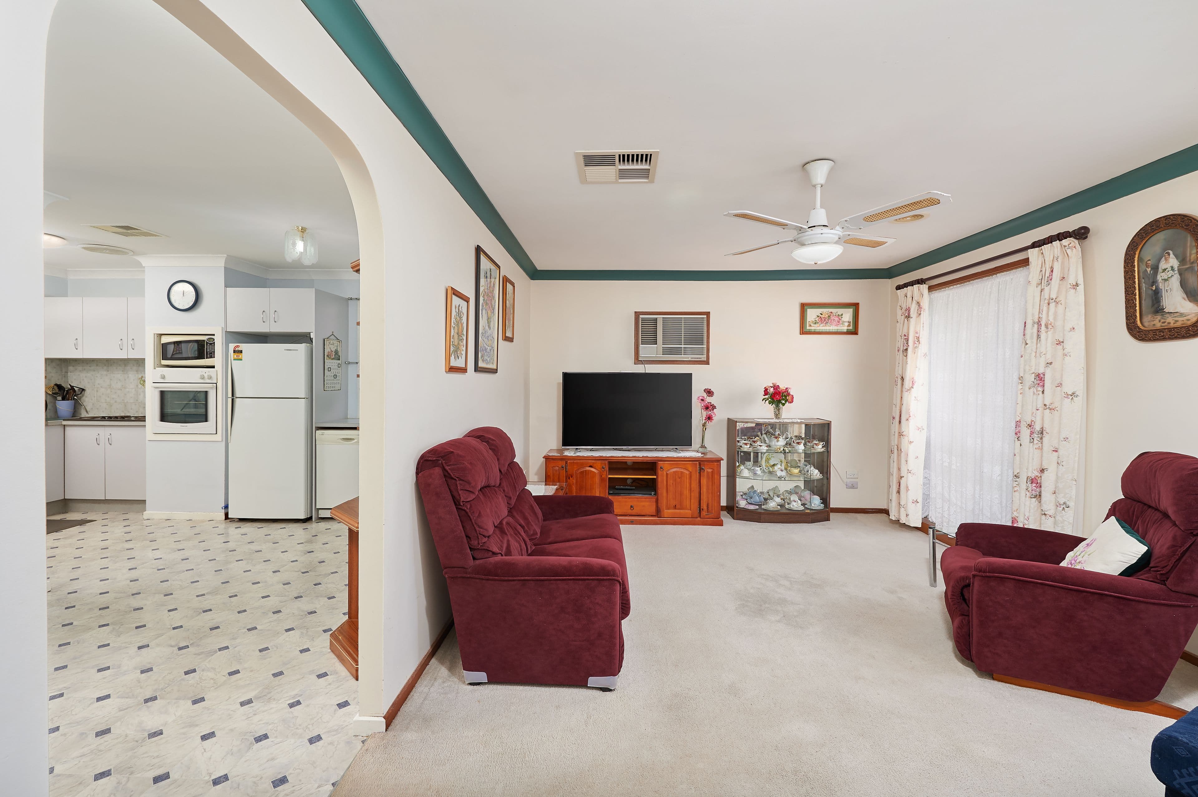 11 Balleroo Crescent, Glenfield Park - Thumbnail 4