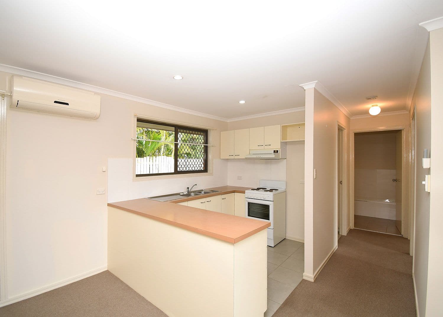 42-44 Pulgul Street, Urangan QLD 4655, Urangan - Thumbnail 2