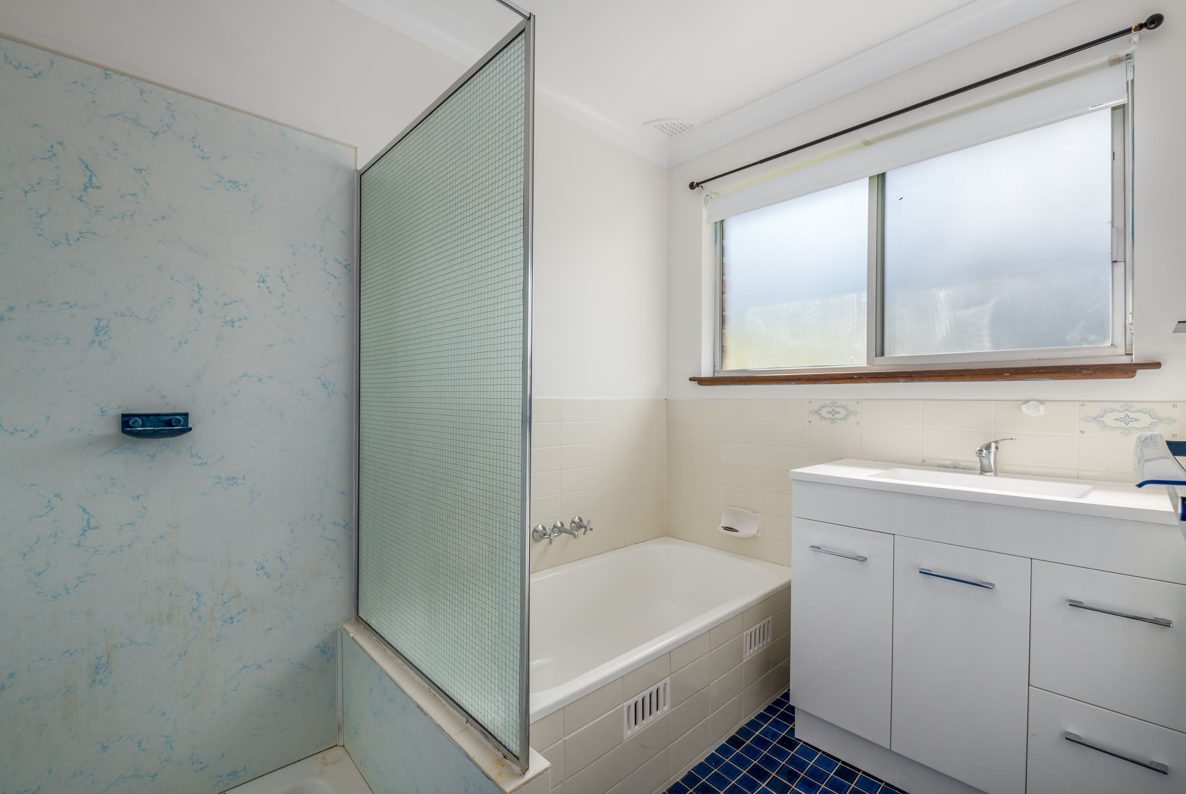 6 Reidsdale Road, Stroud Road - Thumbnail 7