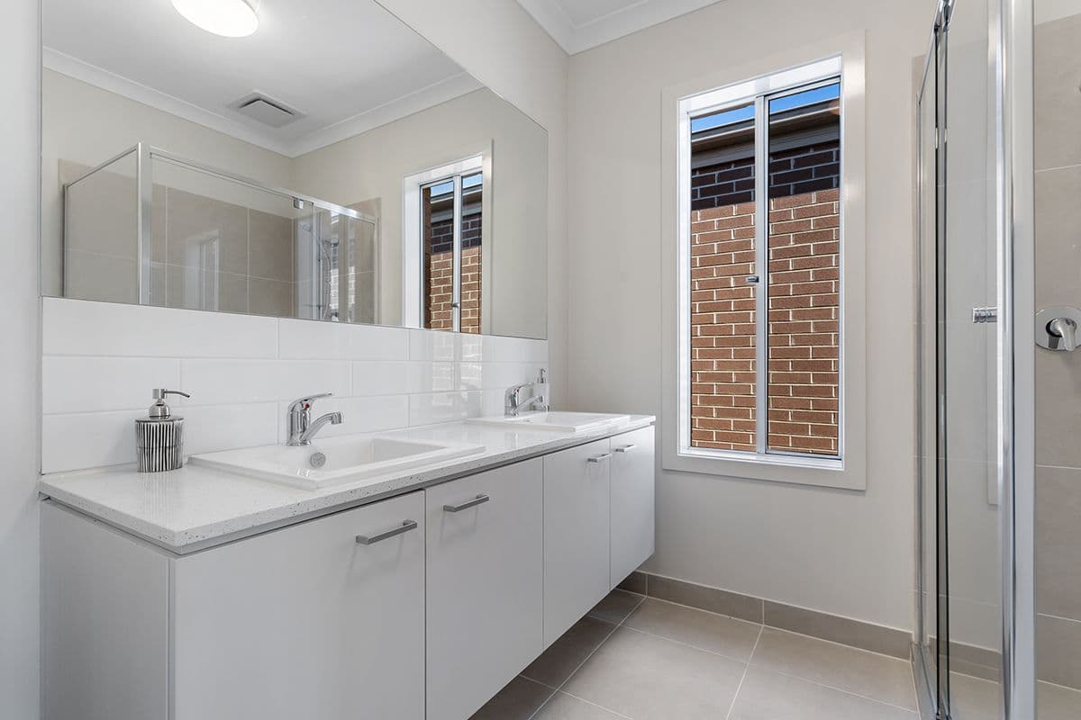 9 Featherwood Crescent, Craigieburn VIC 3064, Craigieburn - Thumbnail 3