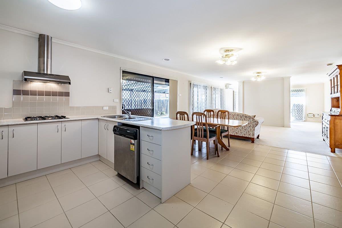 11 Genista Road, Cranbourne West VIC 3977, Cranbourne West - Thumbnail 5