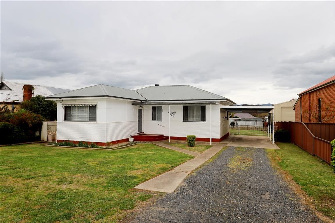 82 Russell Street, Tumut - Image 1