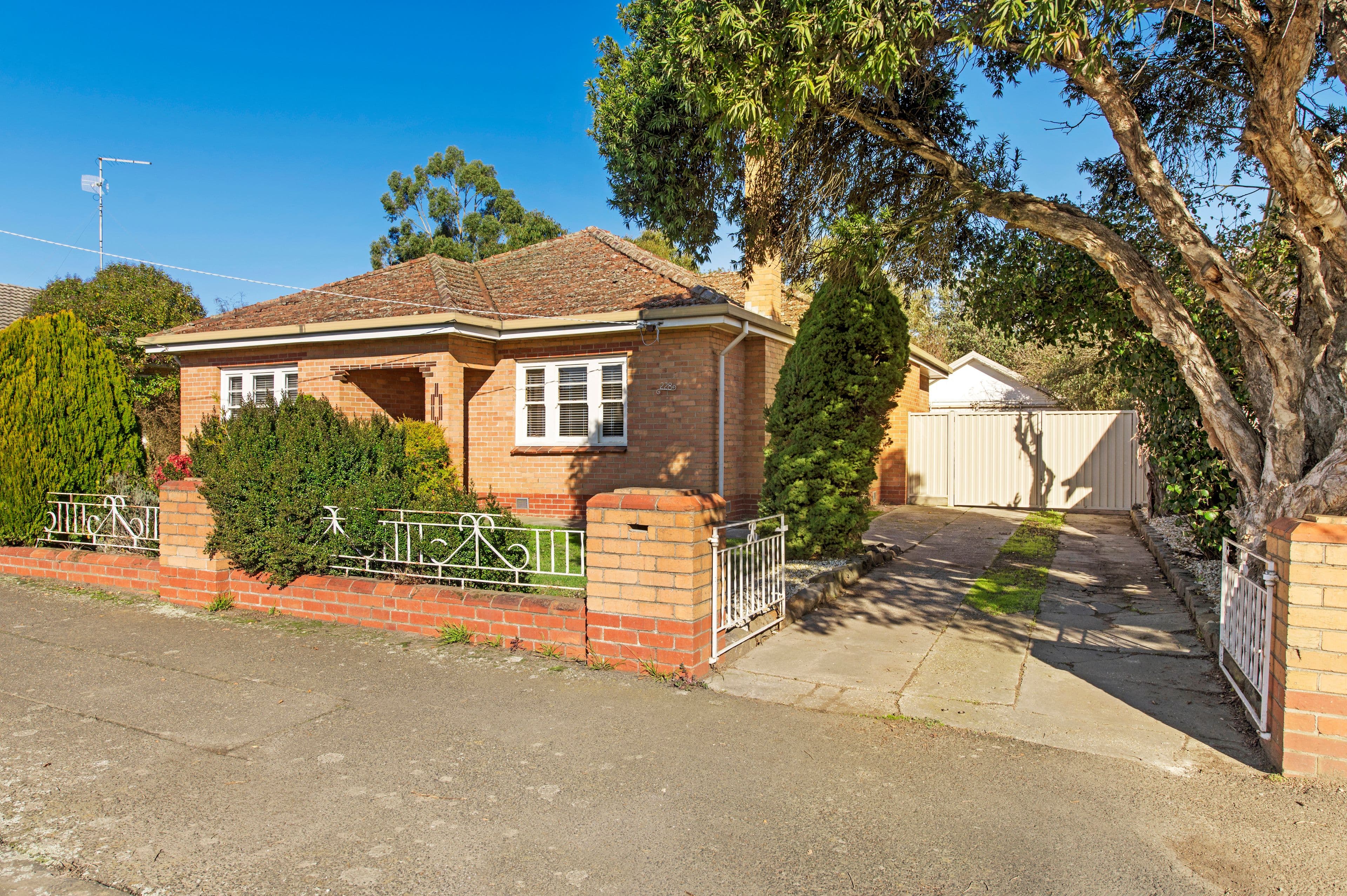228 Main Road, Golden Point VIC 3350, Golden Point - Thumbnail 2