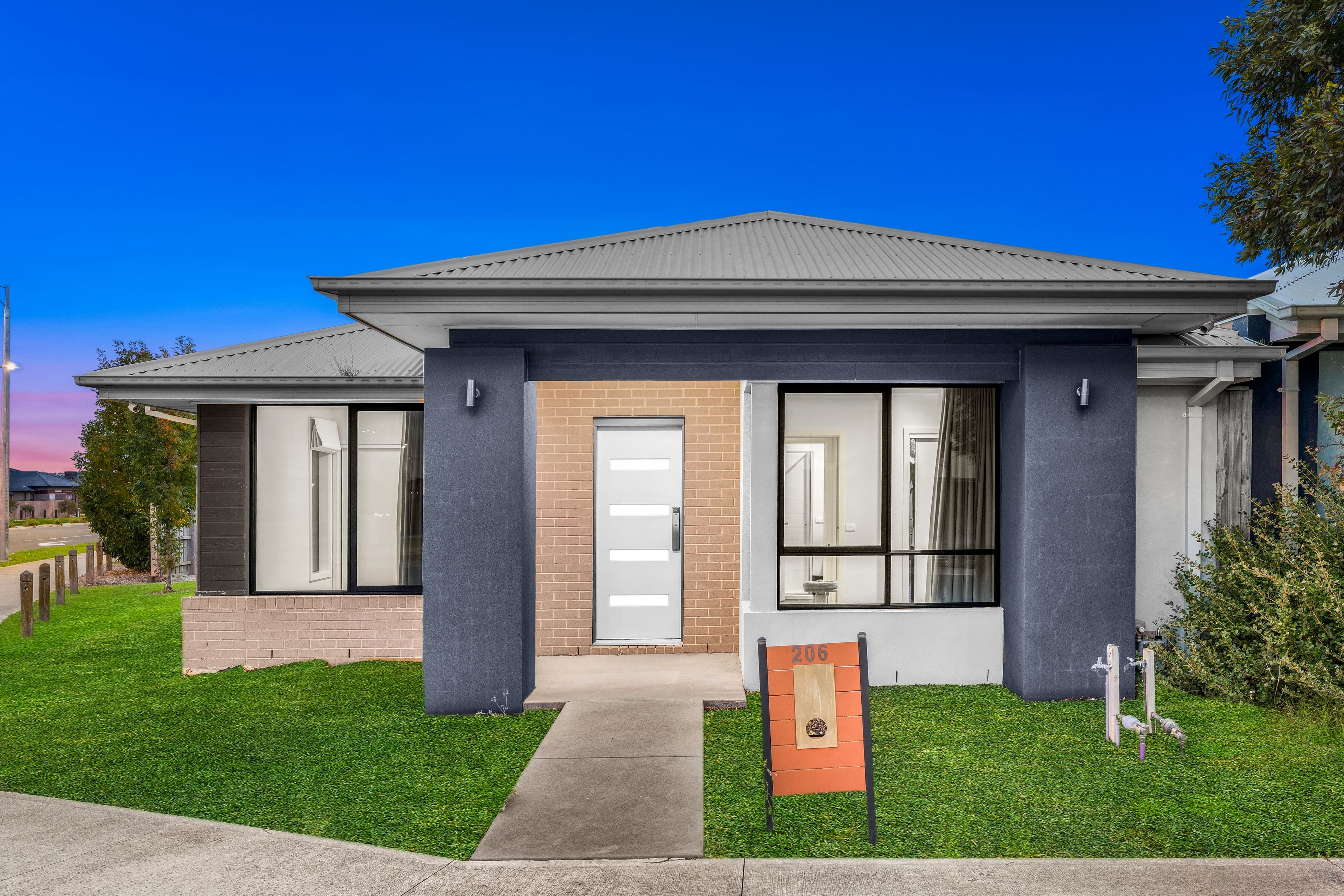 206 Wheelers Park Drive, Cranbourne North VIC 3977, Cranbourne North - Image 1