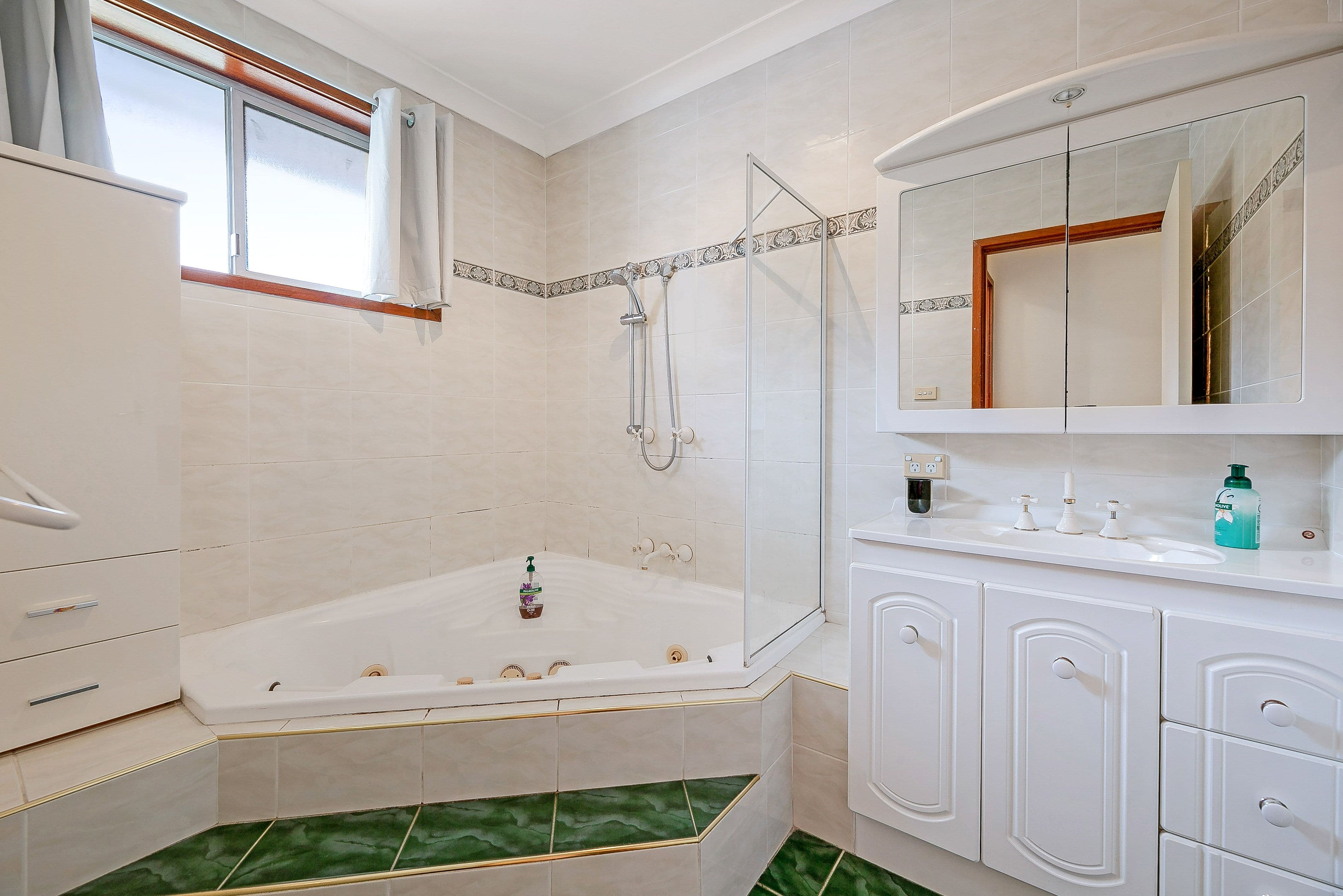 1 Arana Close, Georges Hall NSW 2198, Georges Hall - Thumbnail 6