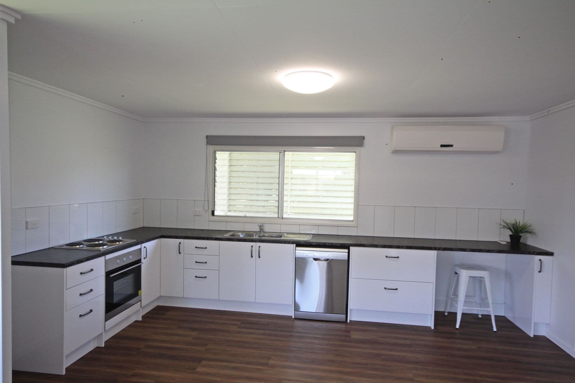 4 Elizabeth Street, Sarina QLD 4737, Sarina - Thumbnail 2