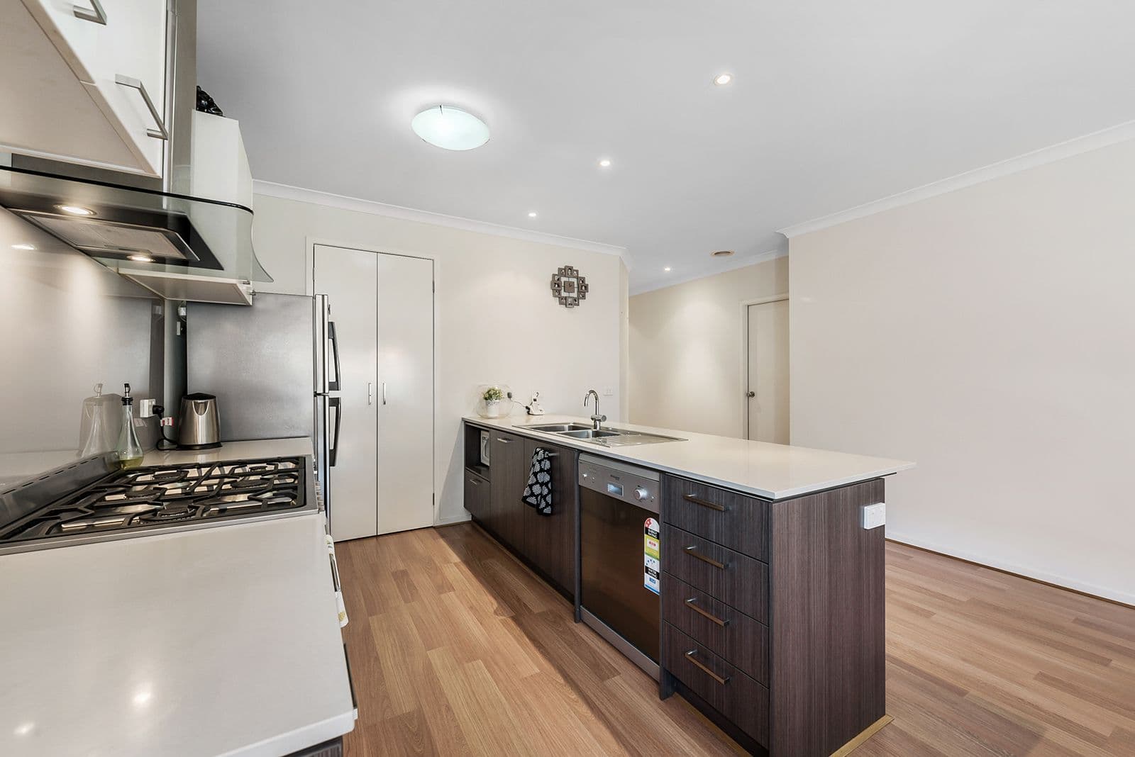 25 Brickwood Circuit, Craigieburn VIC 3064, Craigieburn - Thumbnail 5