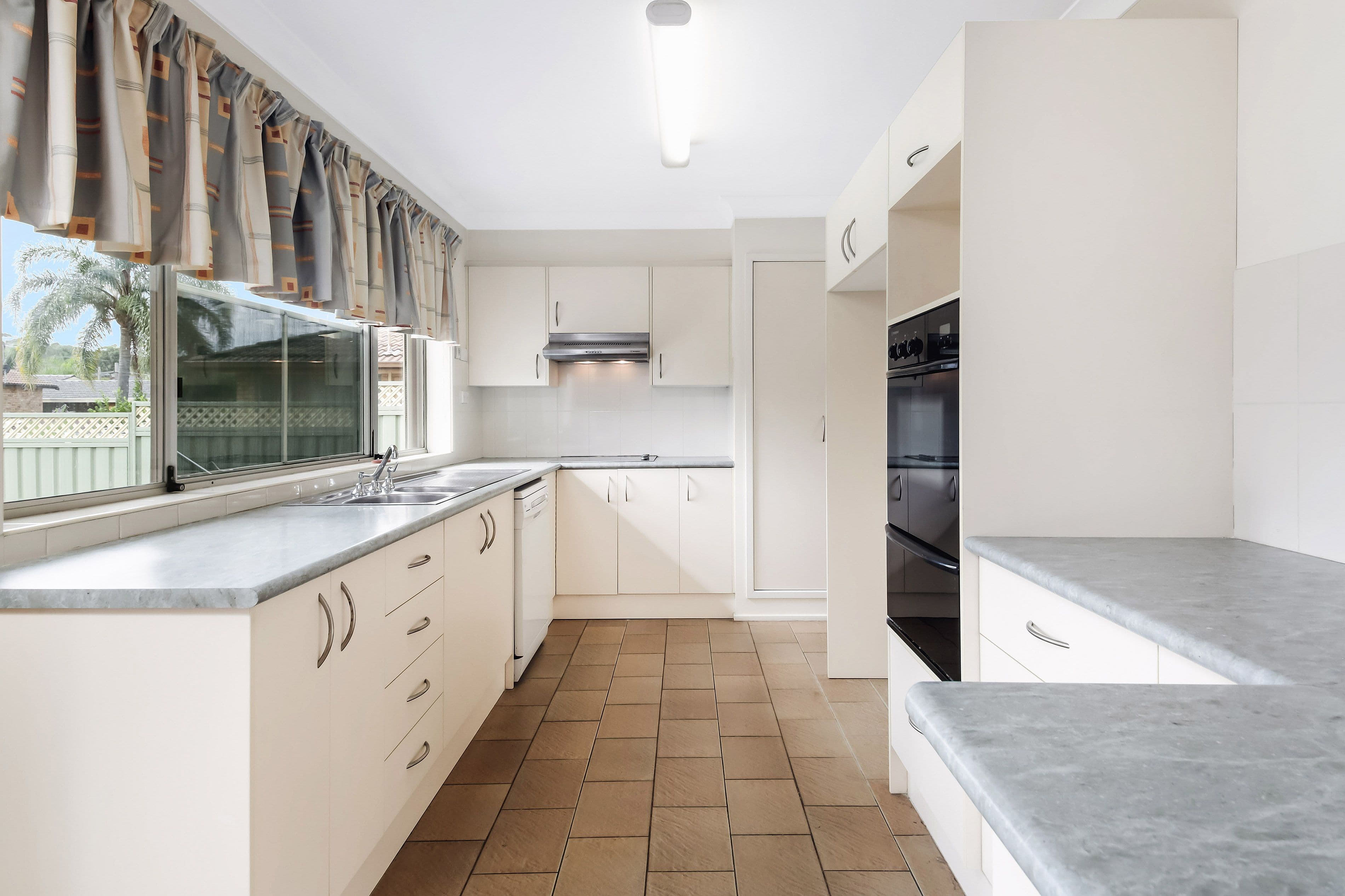 160 Birdwood Road, Georges Hall - Thumbnail 3