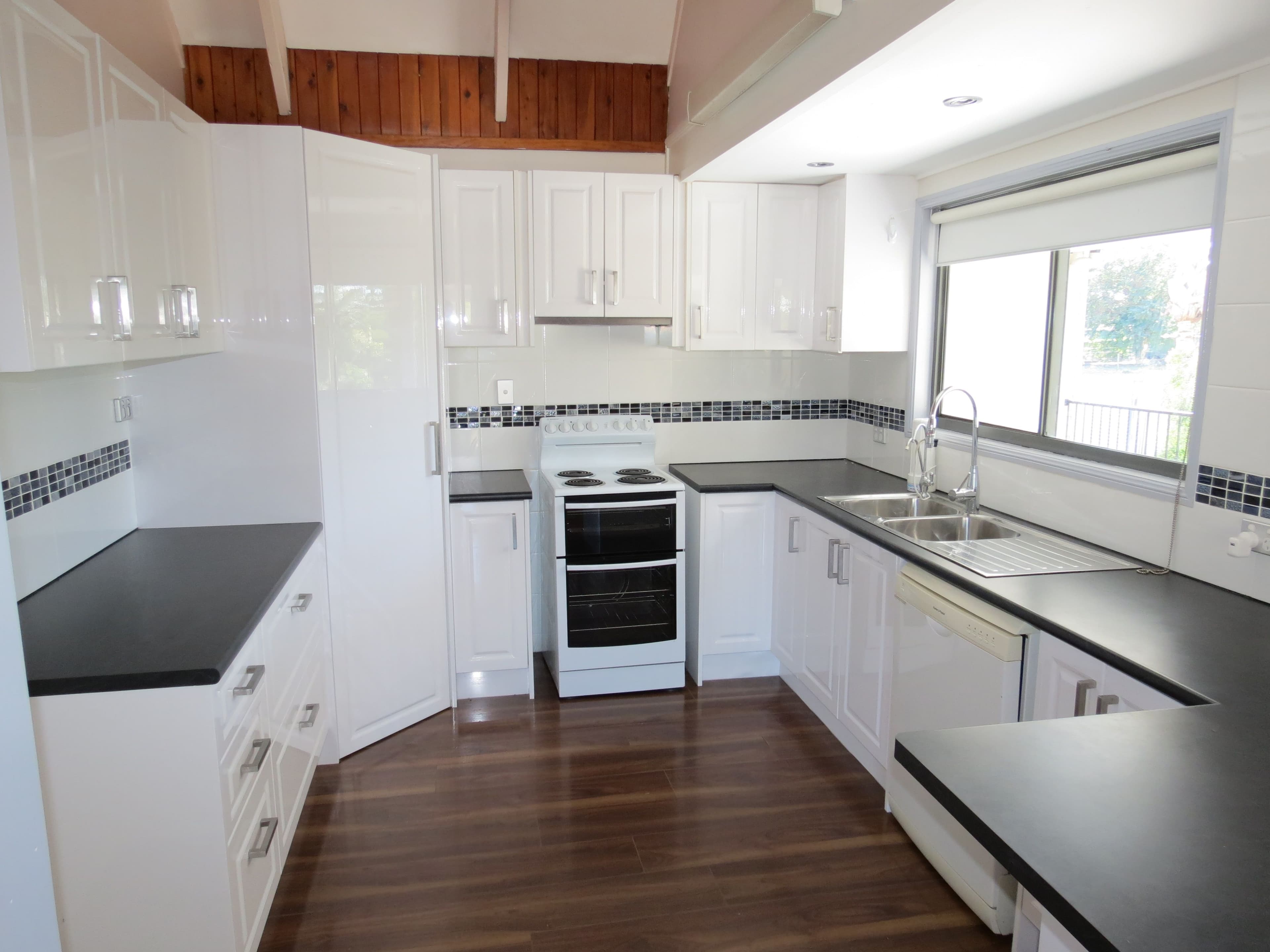 23 Quinn Street, Emerald QLD 4720, Emerald - Thumbnail 6